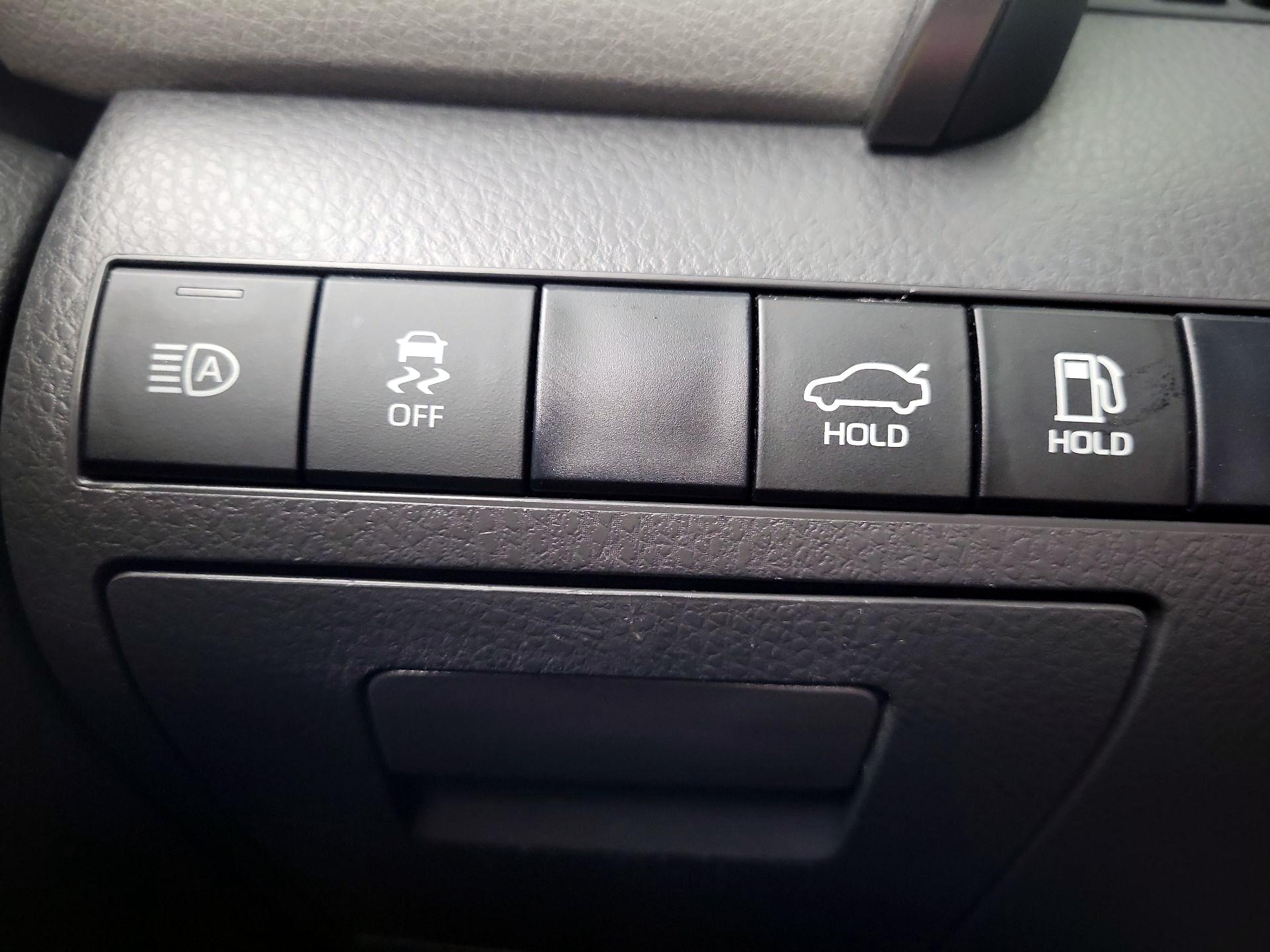 Thumbnail: 2019 Toyota Camry - 13