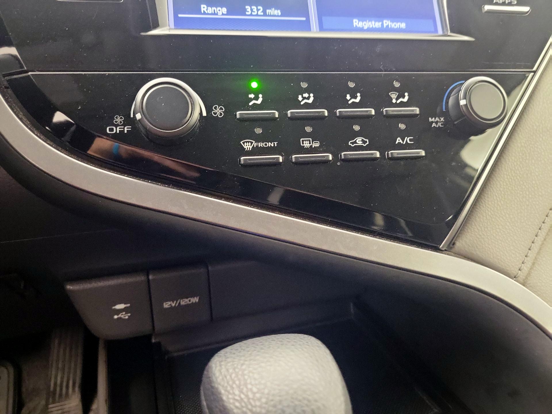 Thumbnail: 2019 Toyota Camry - 16