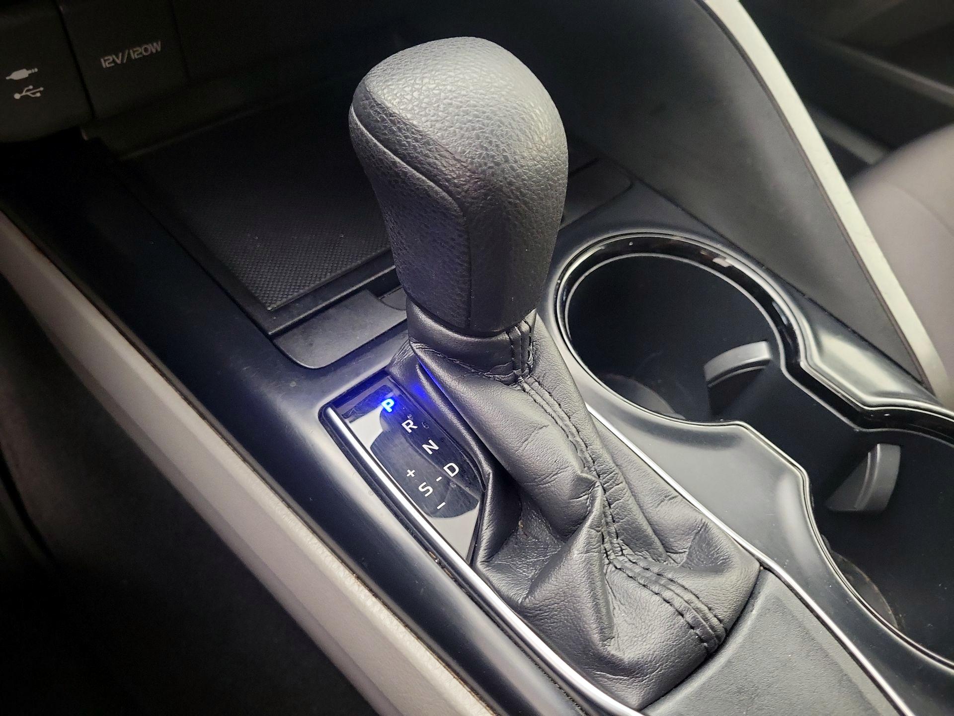 Thumbnail: 2019 Toyota Camry - 17