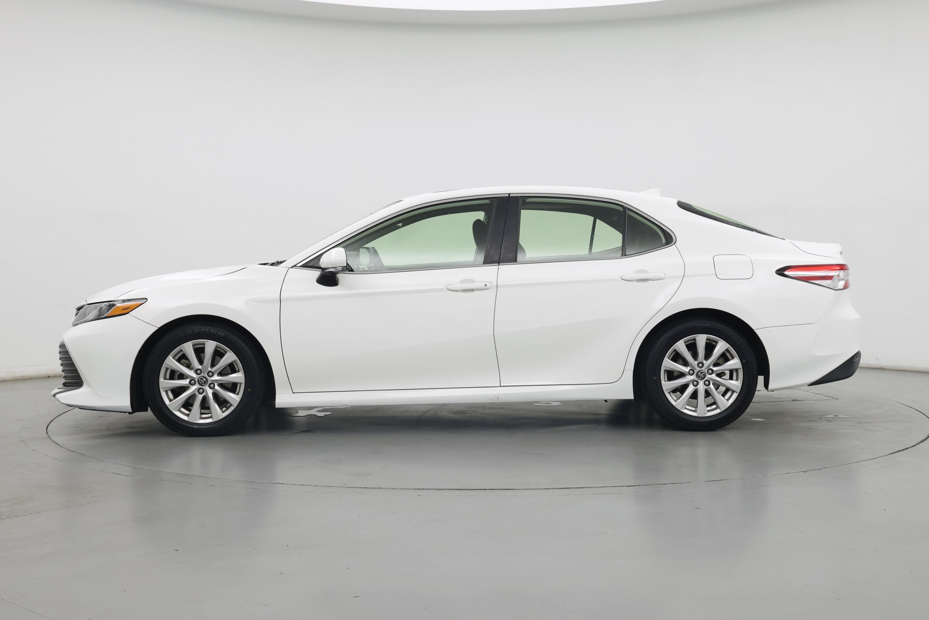 Thumbnail: 2019 Toyota Camry - 3