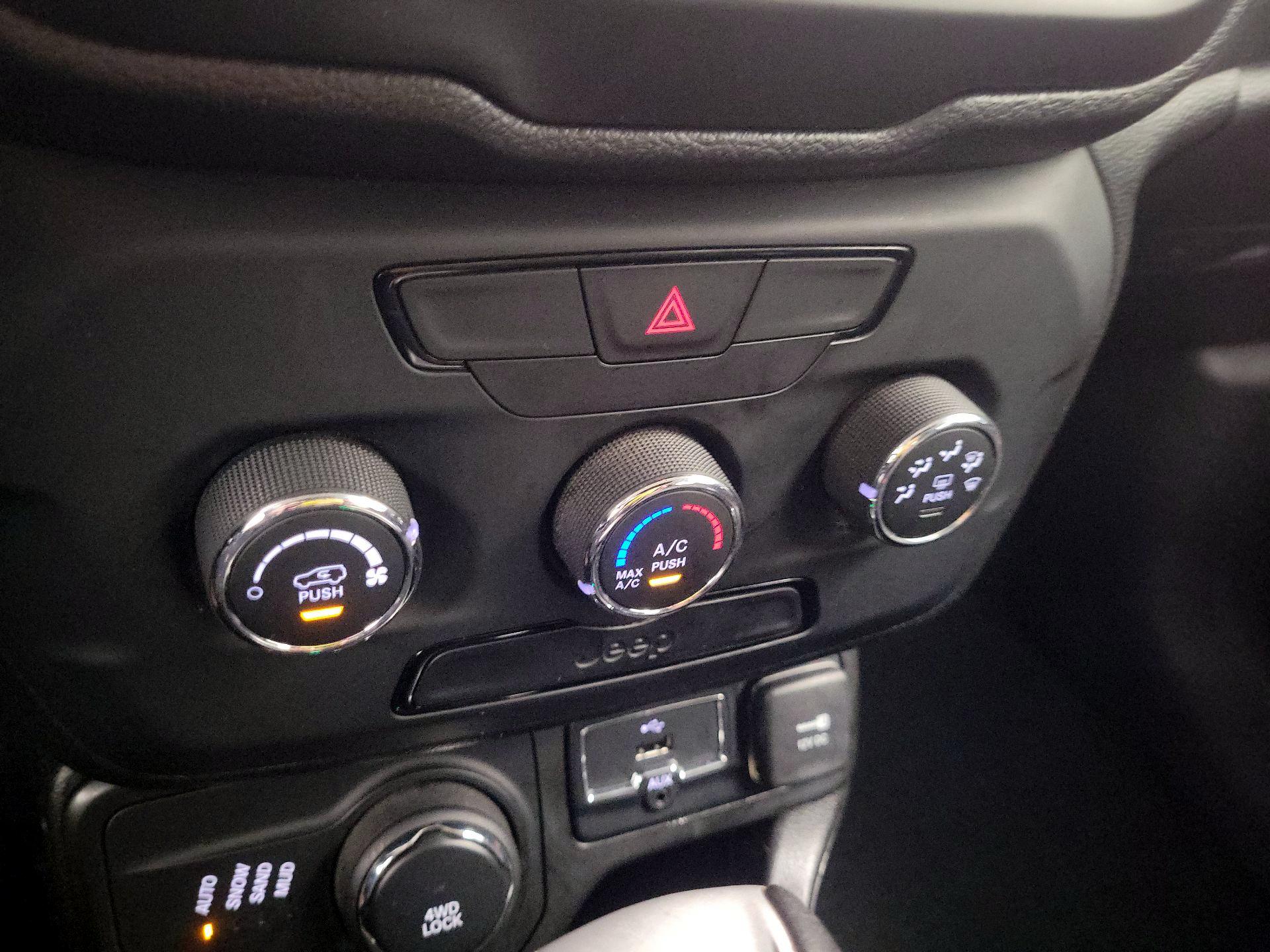 Thumbnail: 2018 Jeep Renegade - 16
