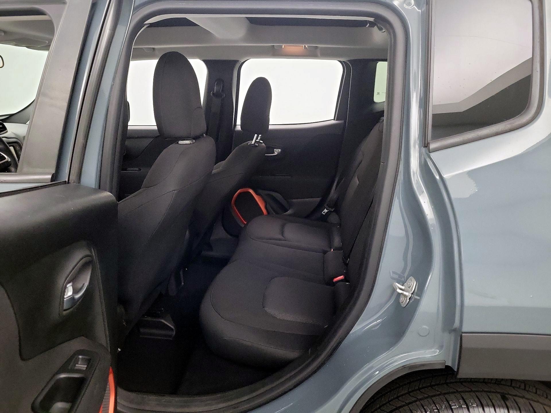 Thumbnail: 2018 Jeep Renegade - 19
