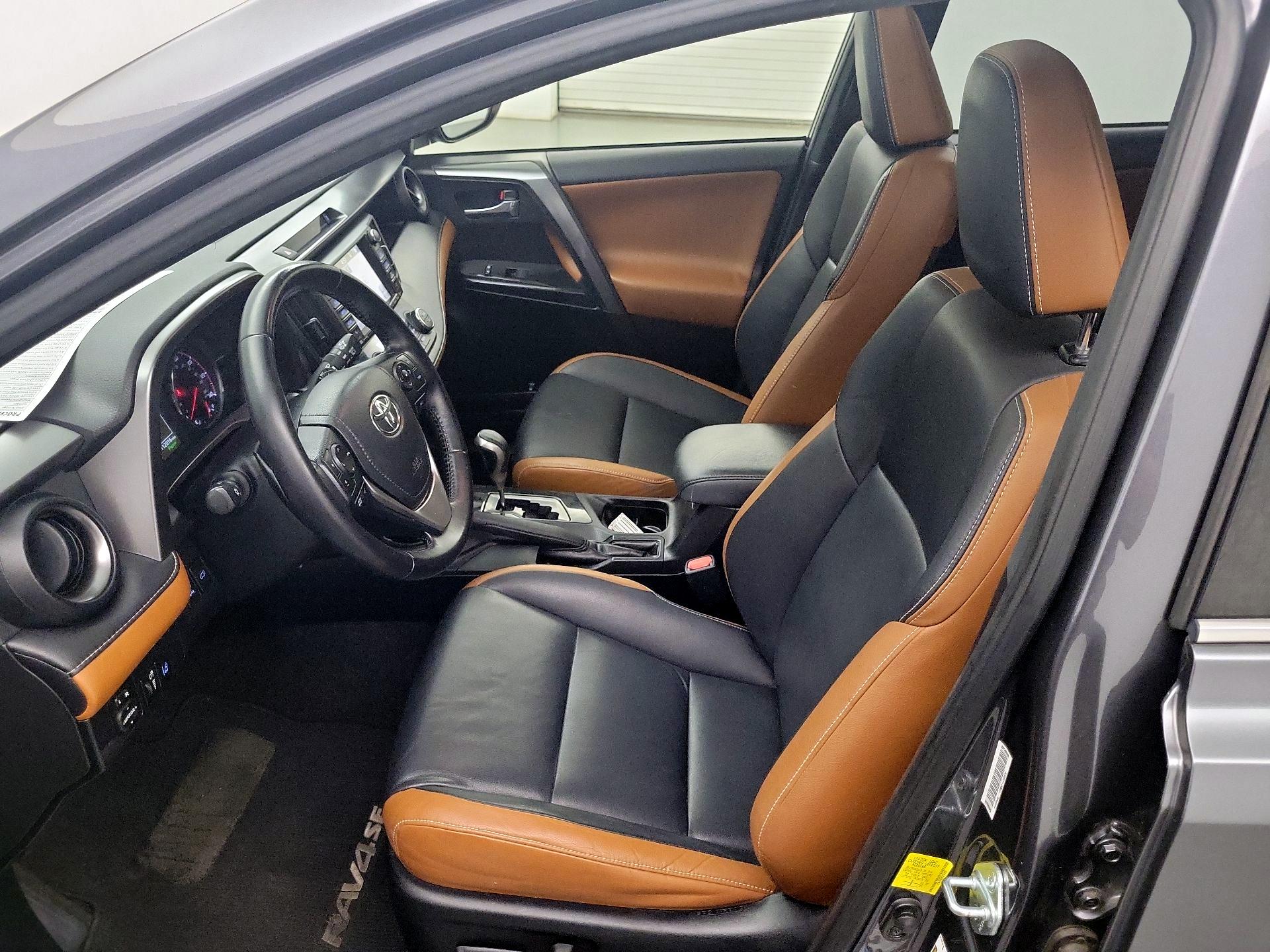 Thumbnail: 2016 Toyota RAV4 - 11
