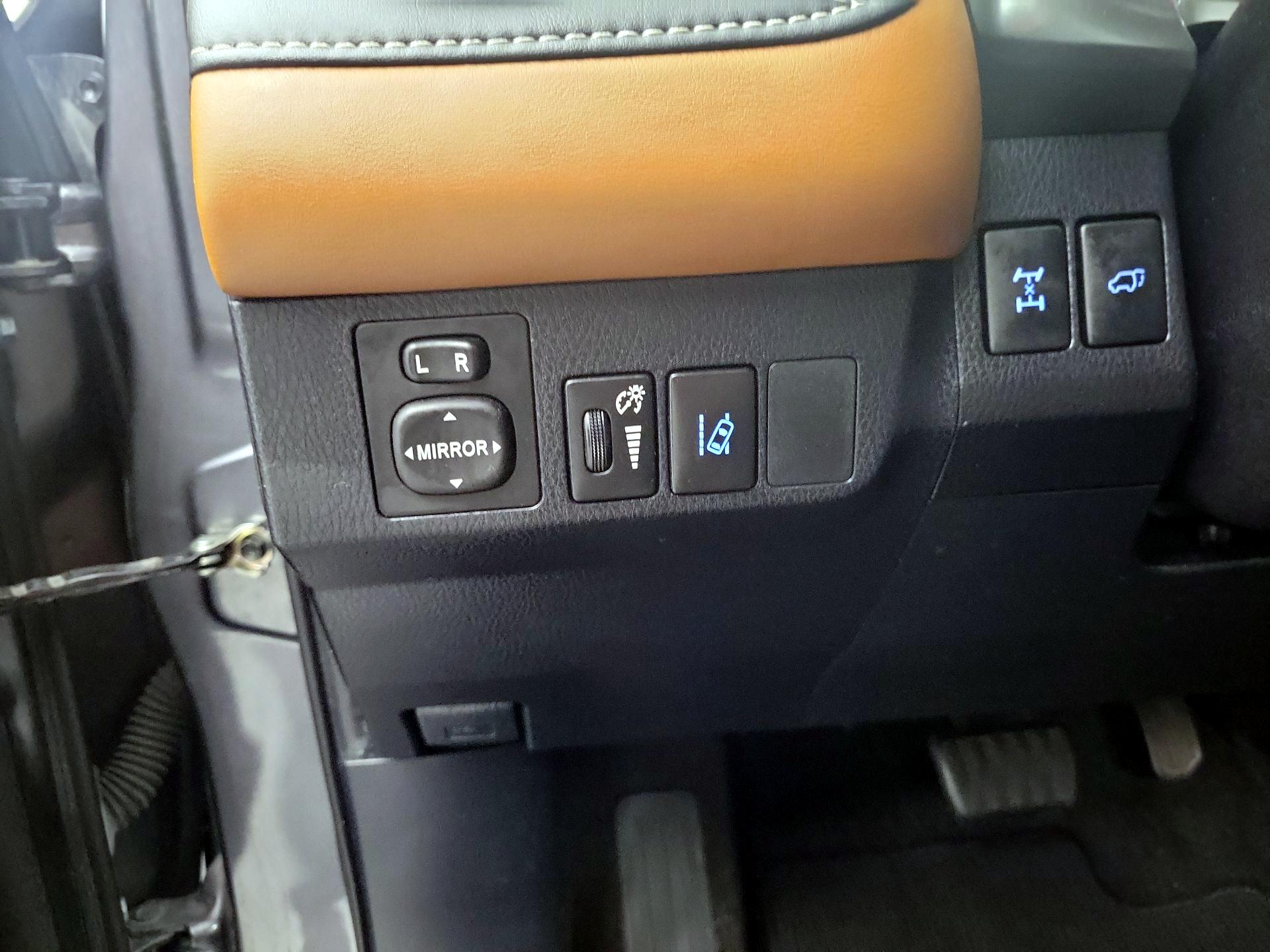 Thumbnail: 2016 Toyota RAV4 - 13