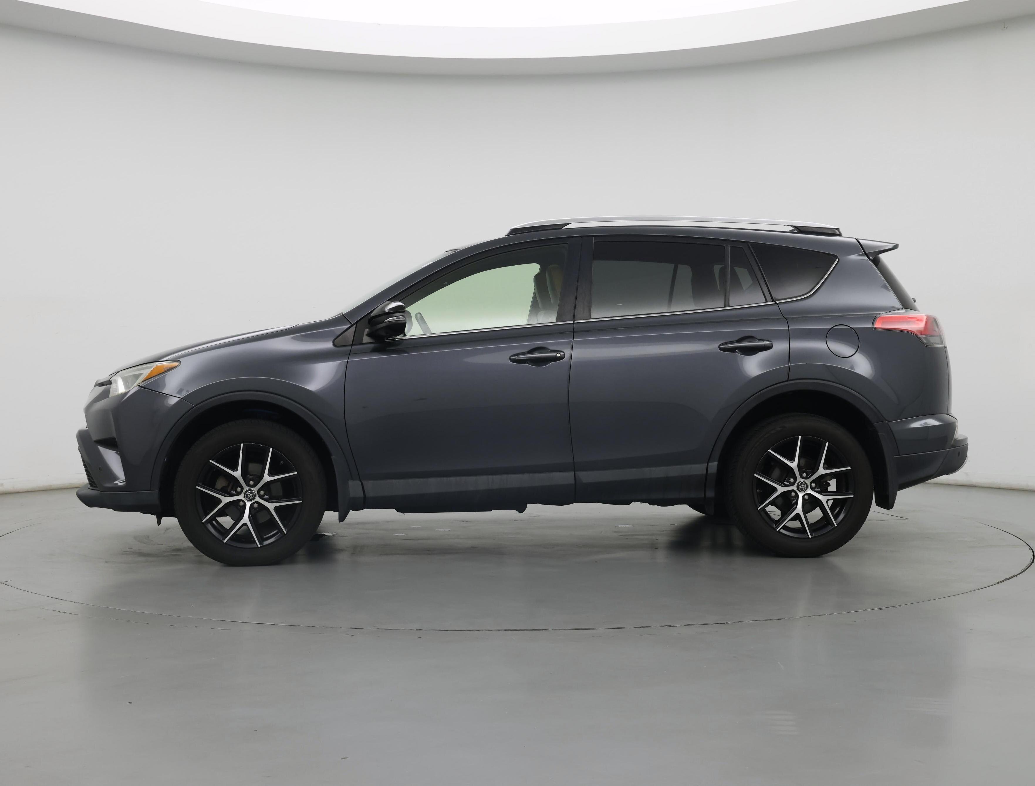 Thumbnail: 2016 Toyota RAV4 - 3