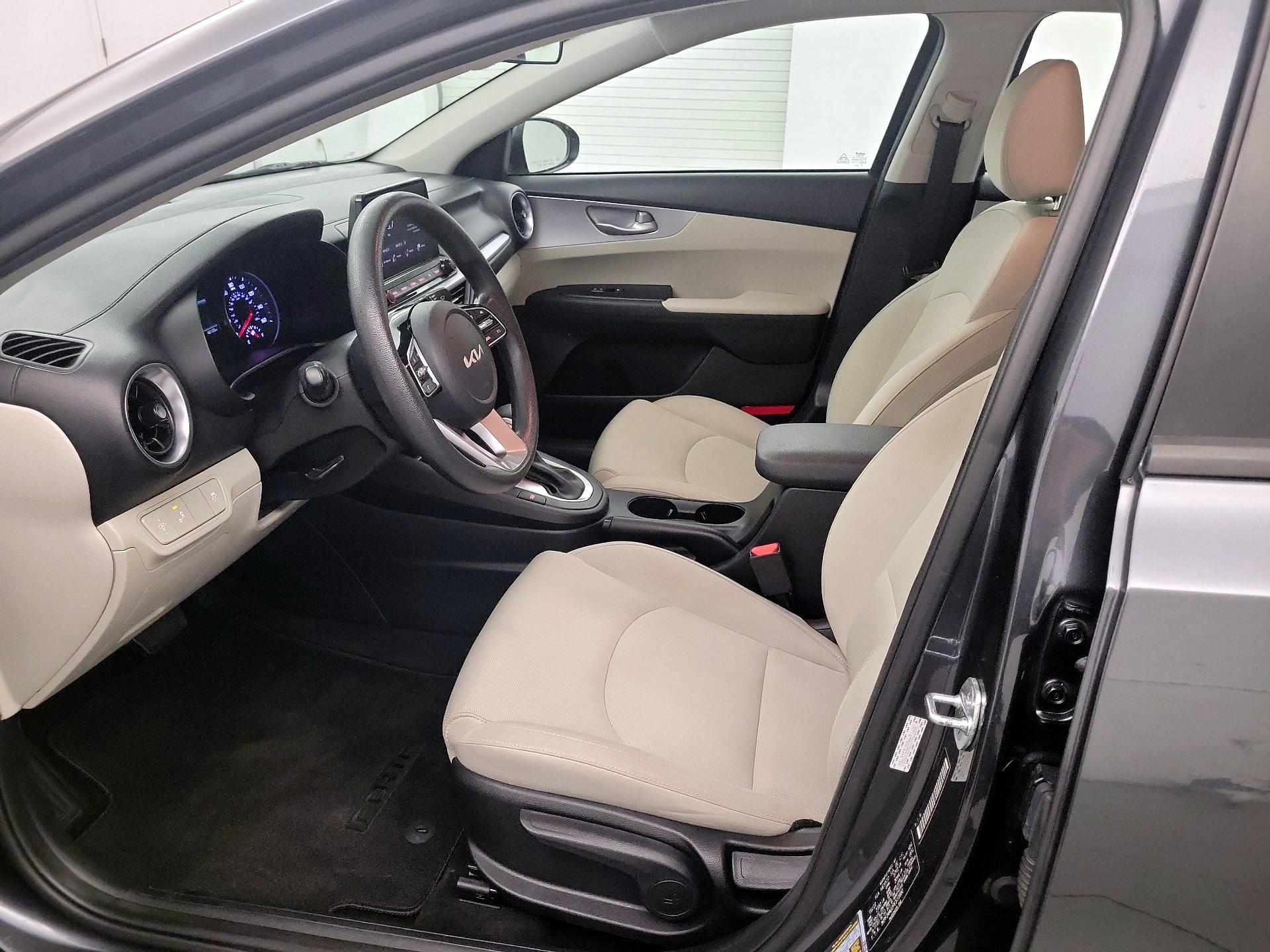 Thumbnail: 2023 Kia Forte - 9
