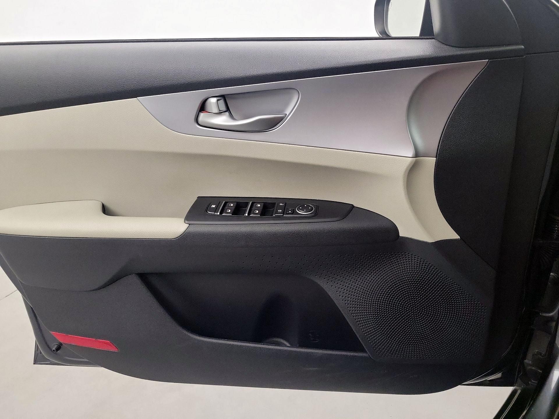 Thumbnail: 2023 Kia Forte - 10