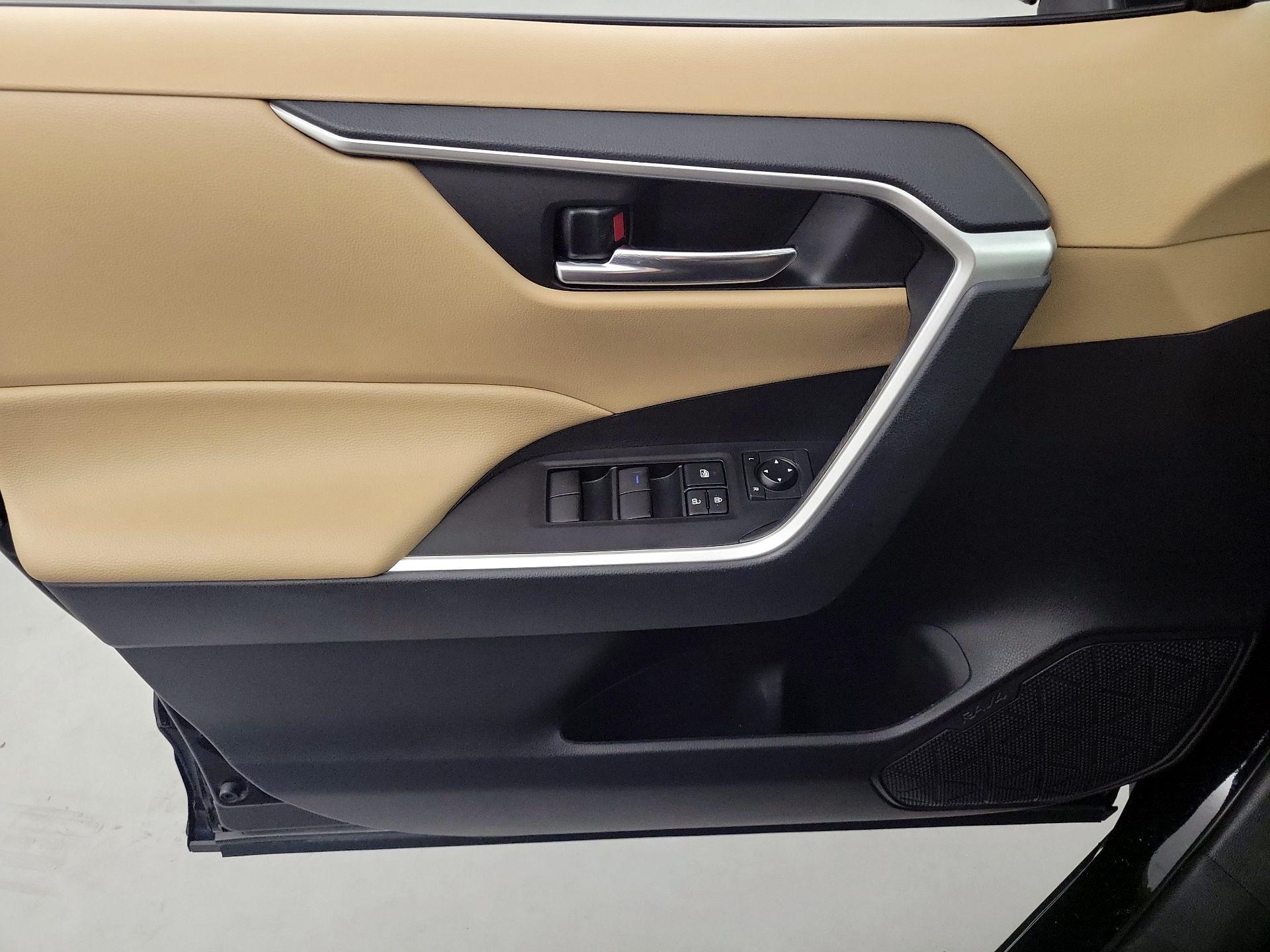 Thumbnail: 2021 Toyota RAV4 - 12