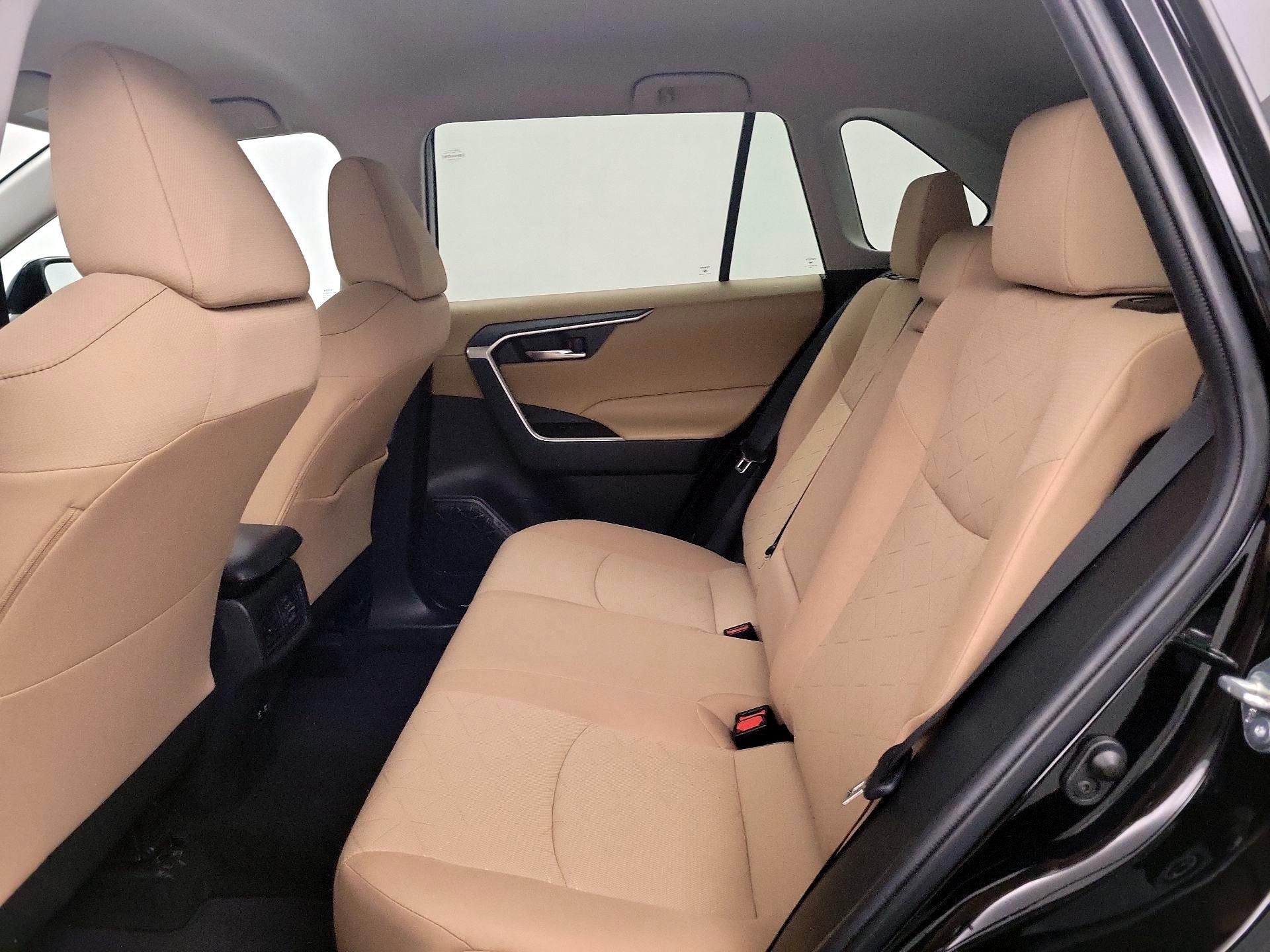 Thumbnail: 2021 Toyota RAV4 - 19