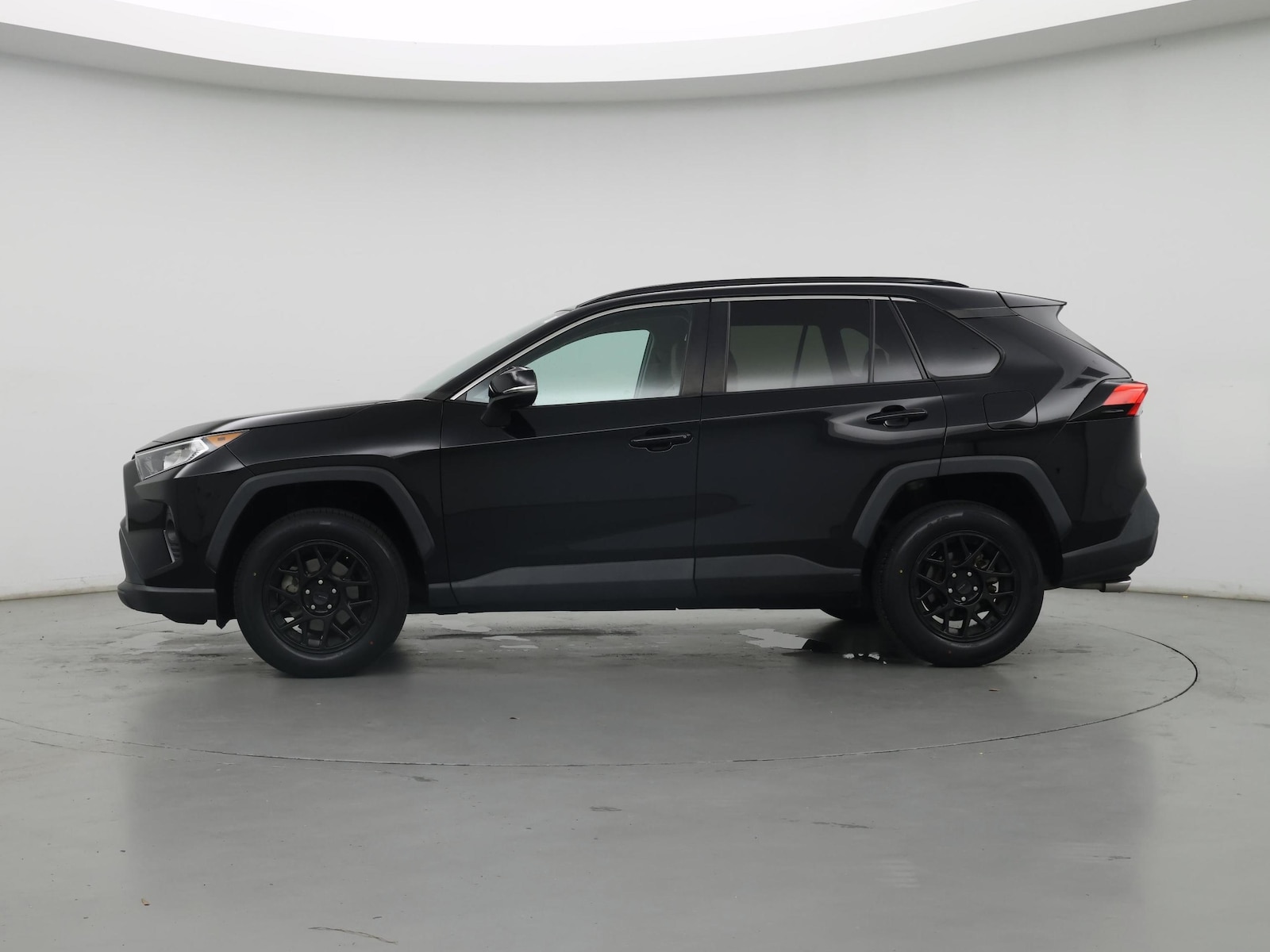 2021 Toyota RAV4 XLE - Photo 4