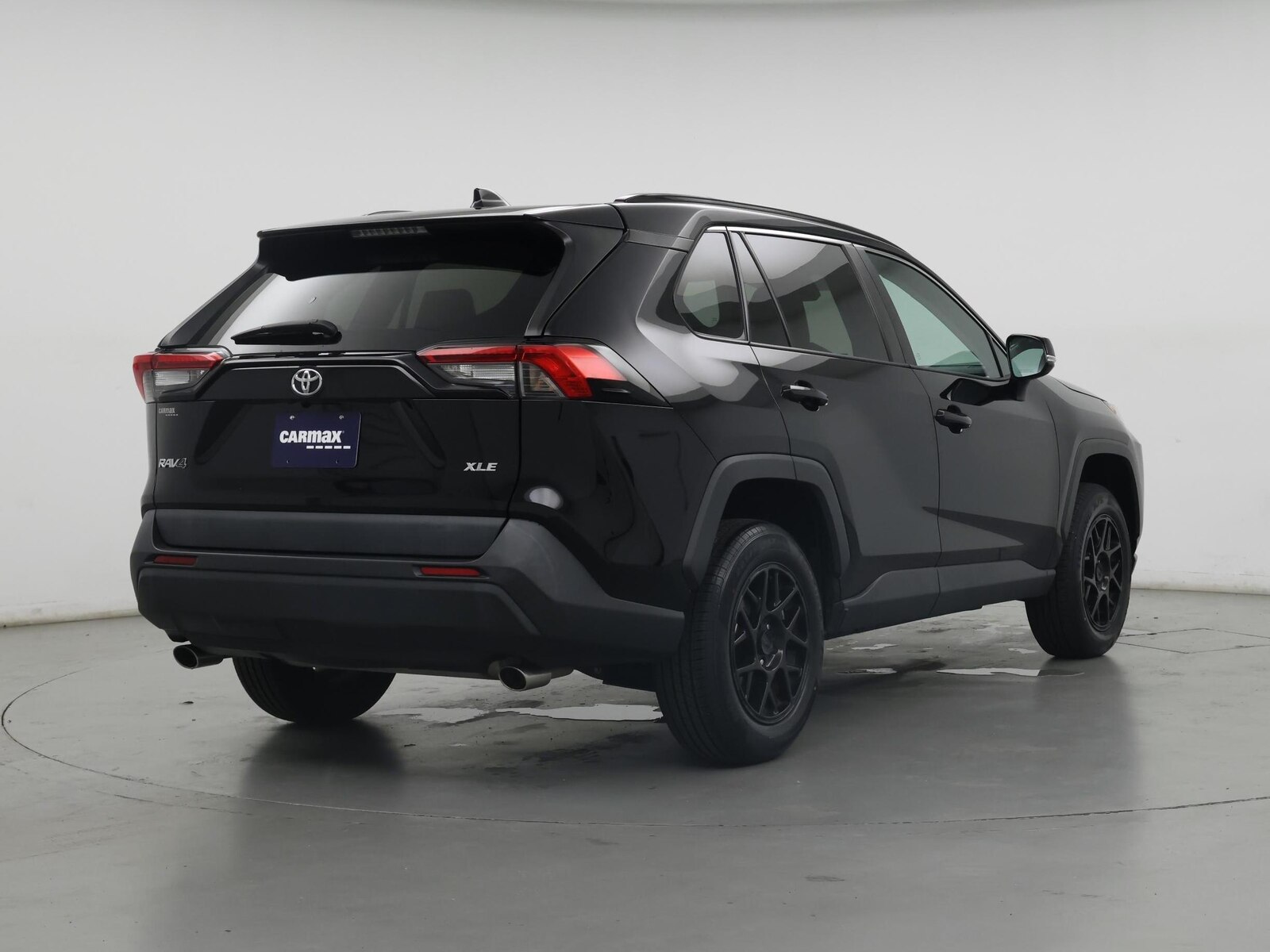 2021 Toyota RAV4 XLE - Photo 9
