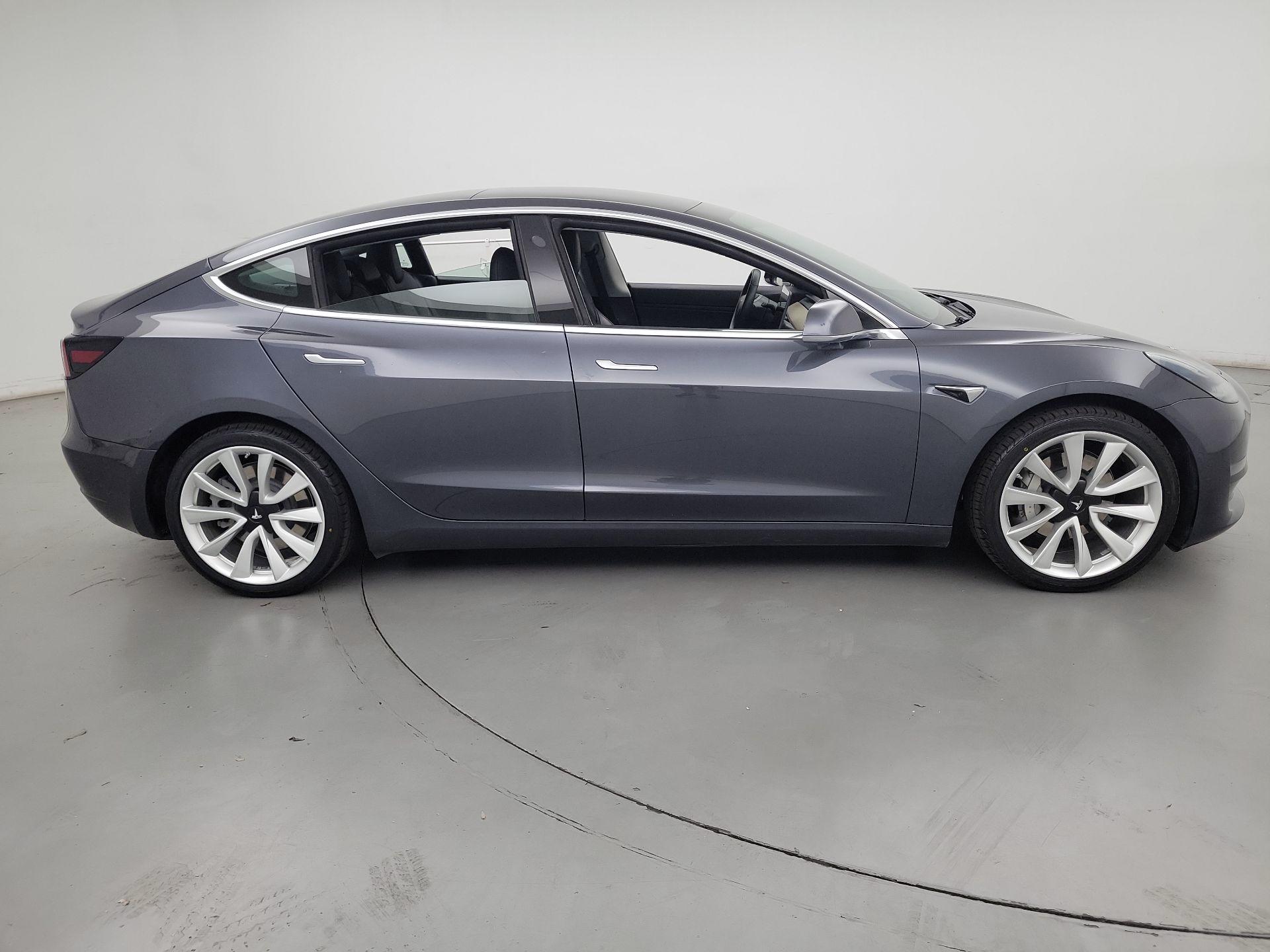 Thumbnail: 2019 Tesla Model 3 - 4