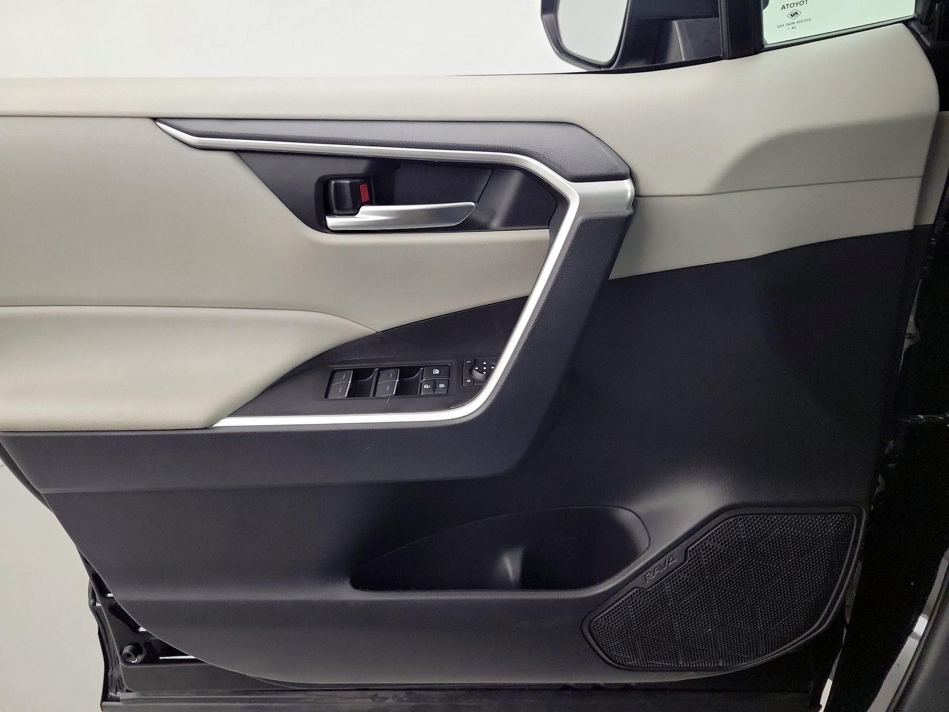 Thumbnail: 2025 Toyota RAV4 - 12