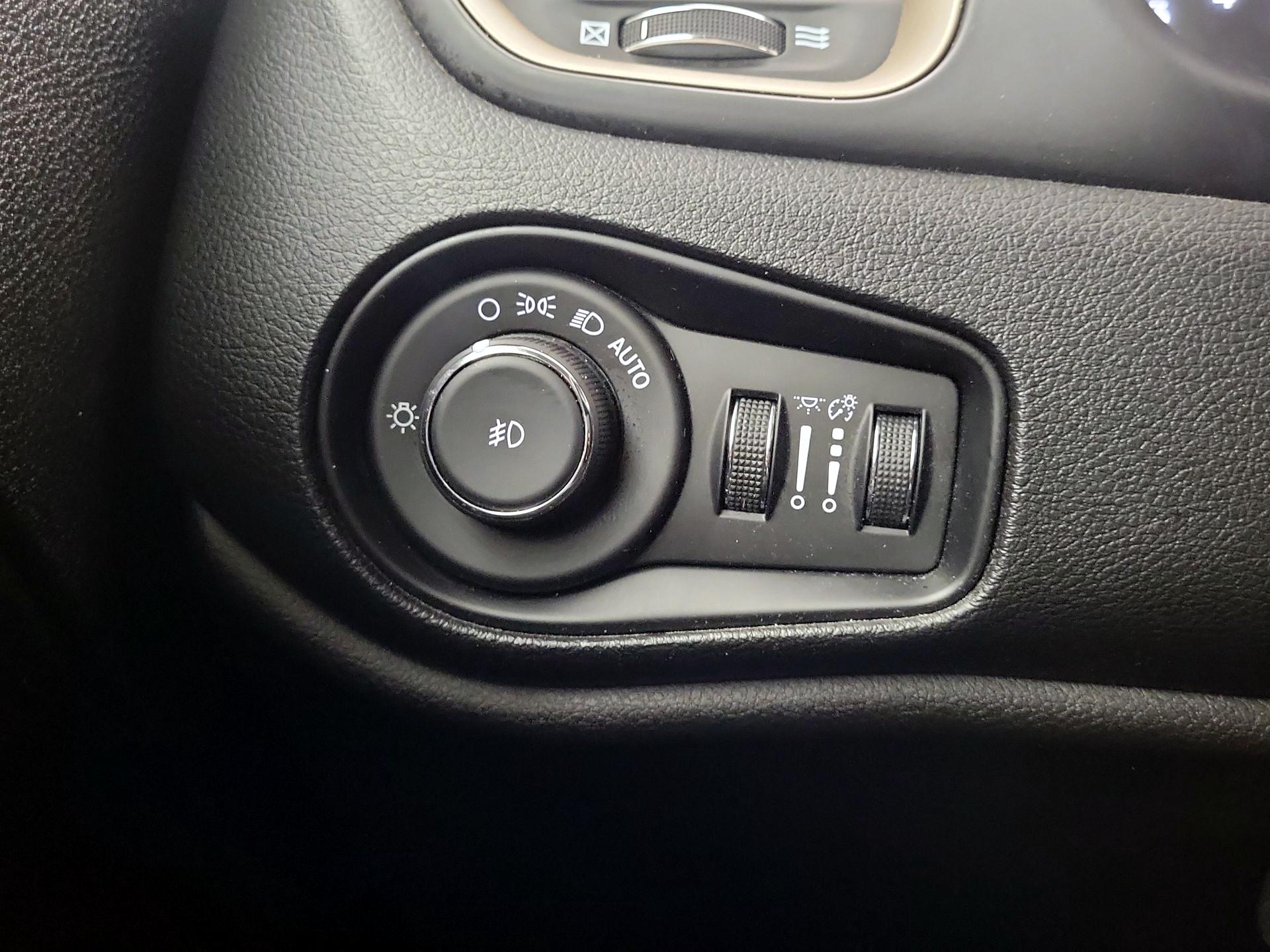 Thumbnail: 2017 Jeep Renegade - 13