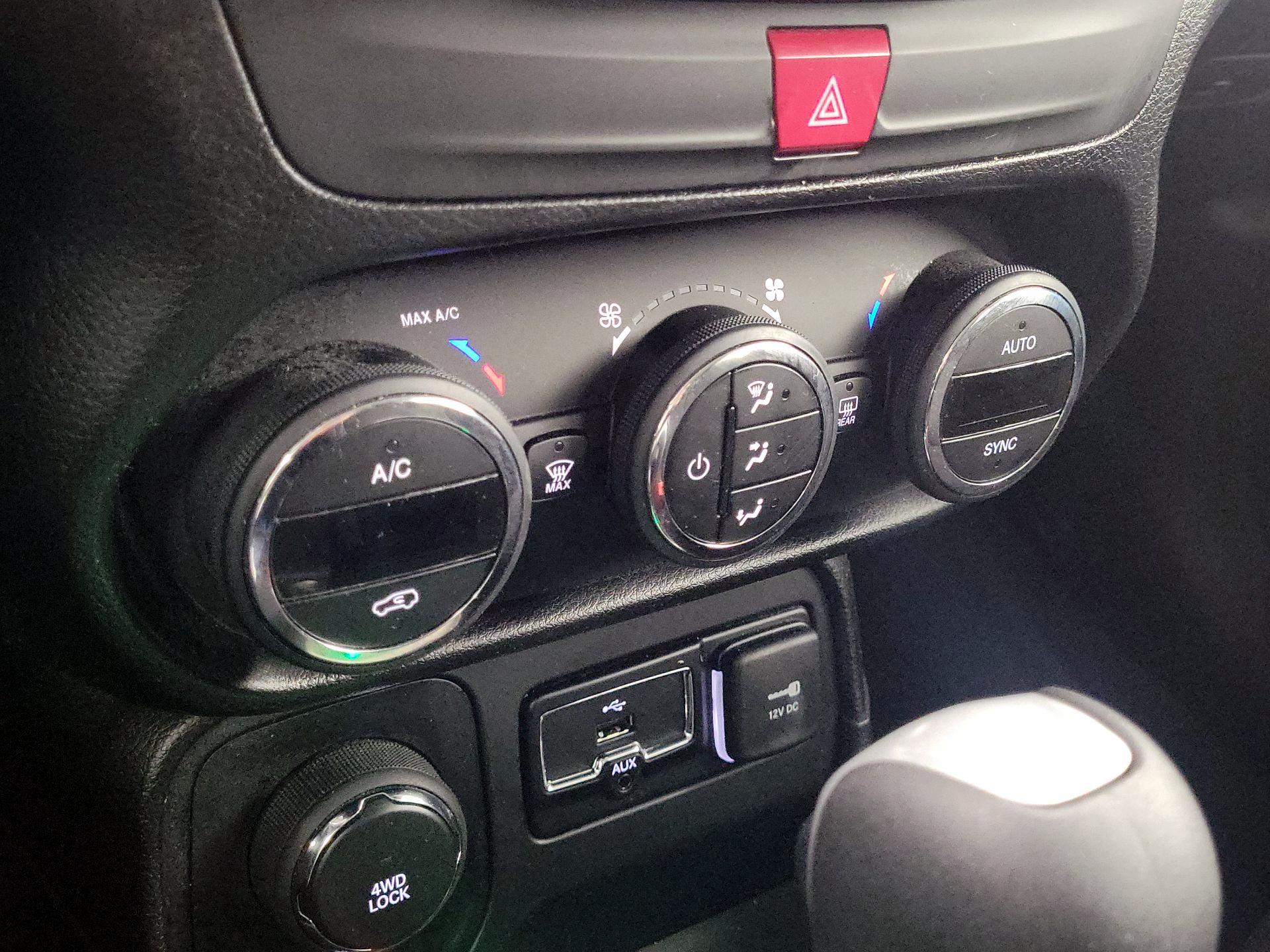 Thumbnail: 2017 Jeep Renegade - 16