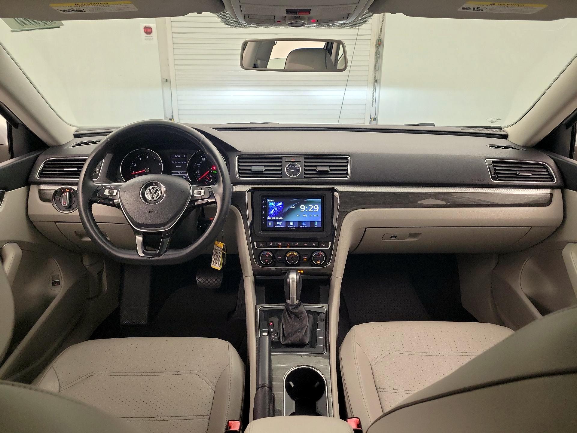 Thumbnail: 2016 Volkswagen Passat - 9
