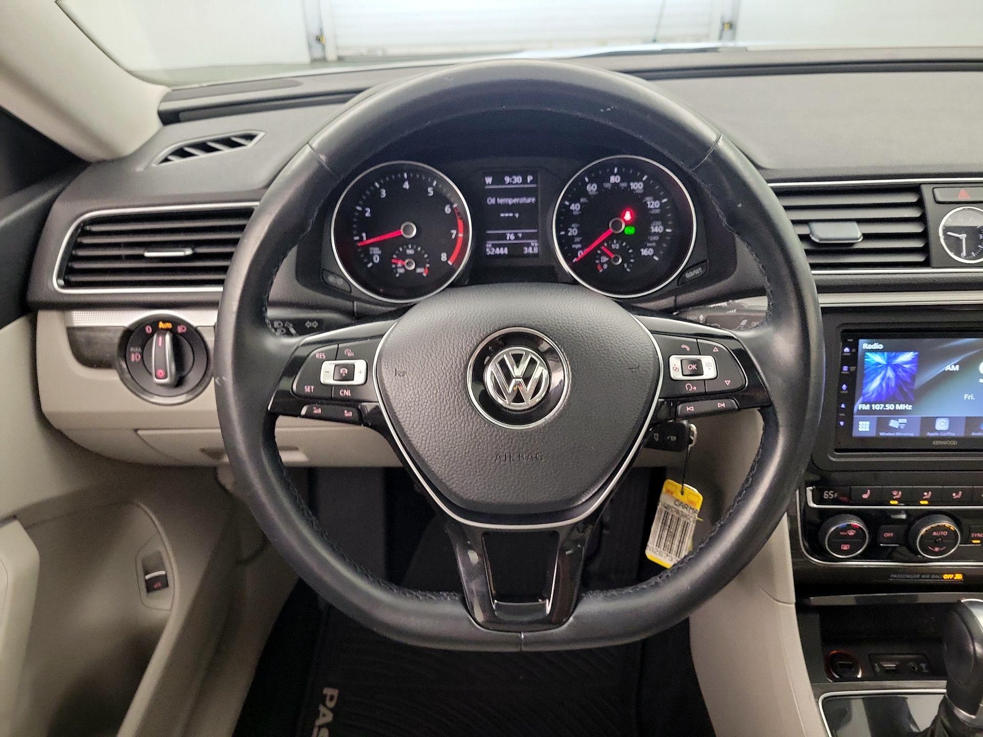 Thumbnail: 2016 Volkswagen Passat - 10