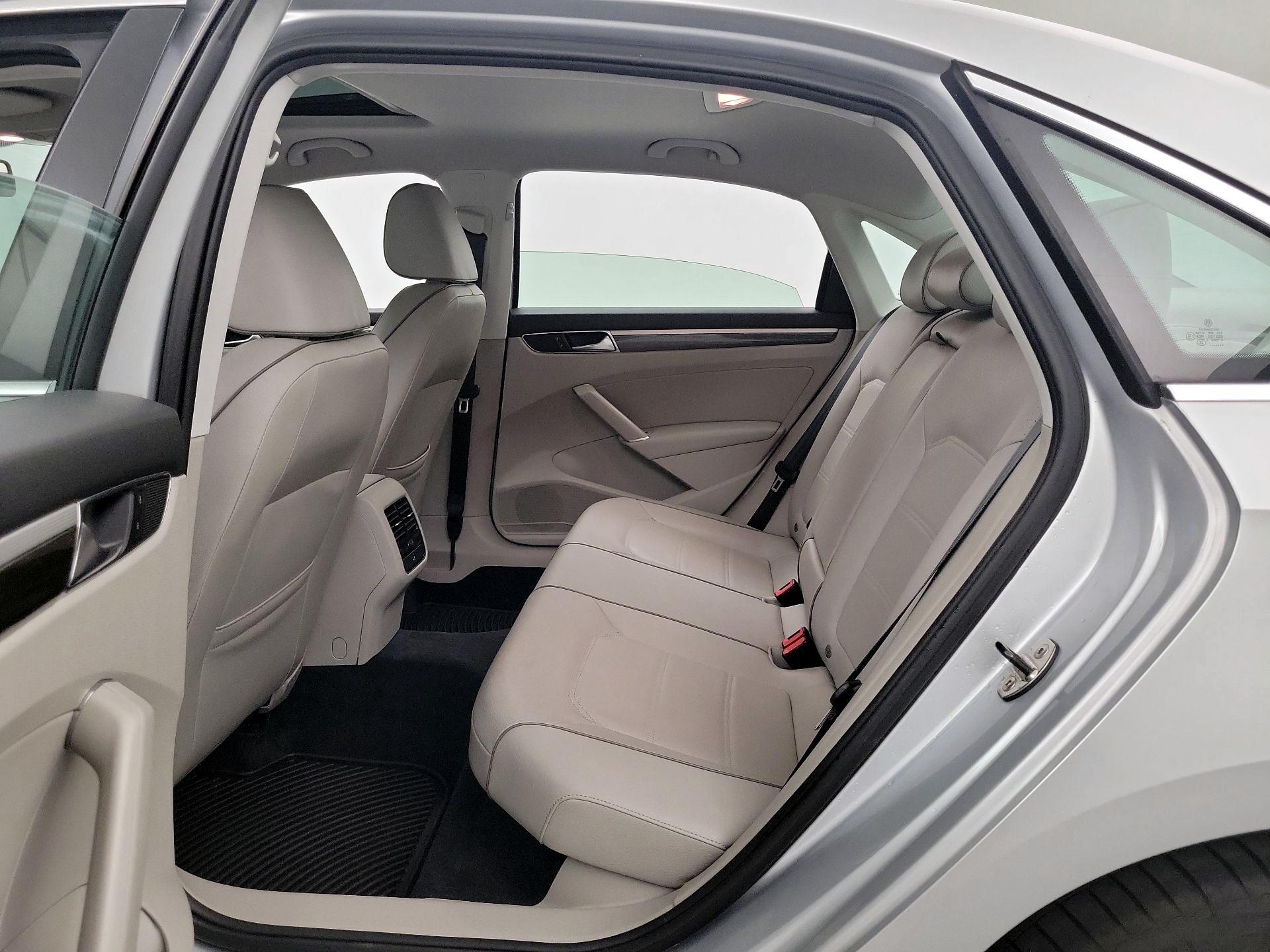 Thumbnail: 2016 Volkswagen Passat - 20
