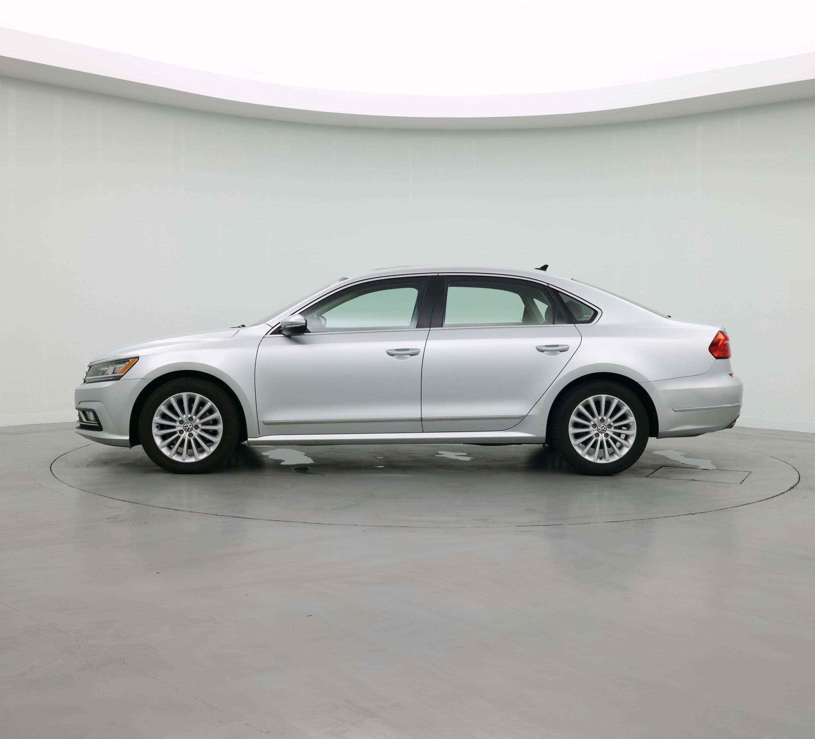 Thumbnail: 2016 Volkswagen Passat - 3
