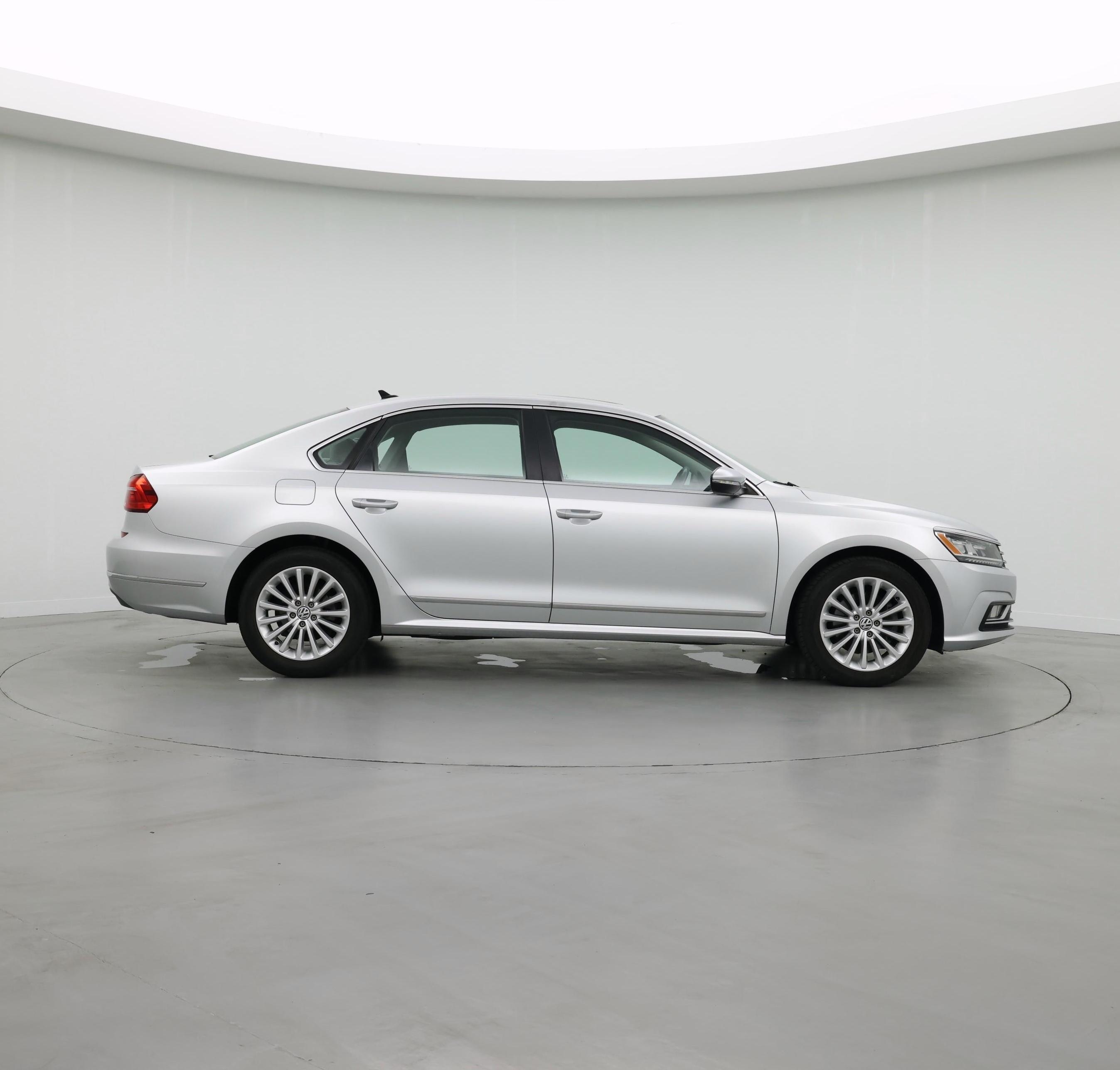 Thumbnail: 2016 Volkswagen Passat - 7