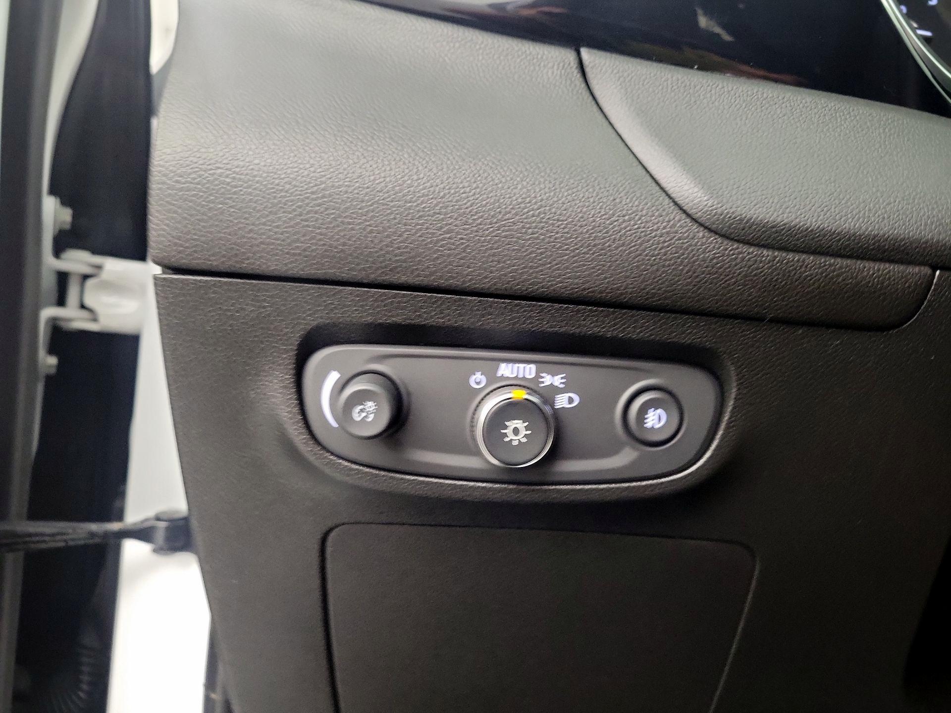 Thumbnail: 2020 Buick Encore GX - 11