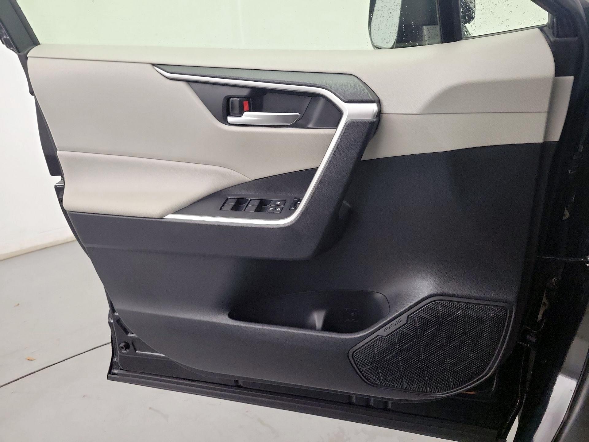 Thumbnail: 2019 Toyota RAV4 - 12