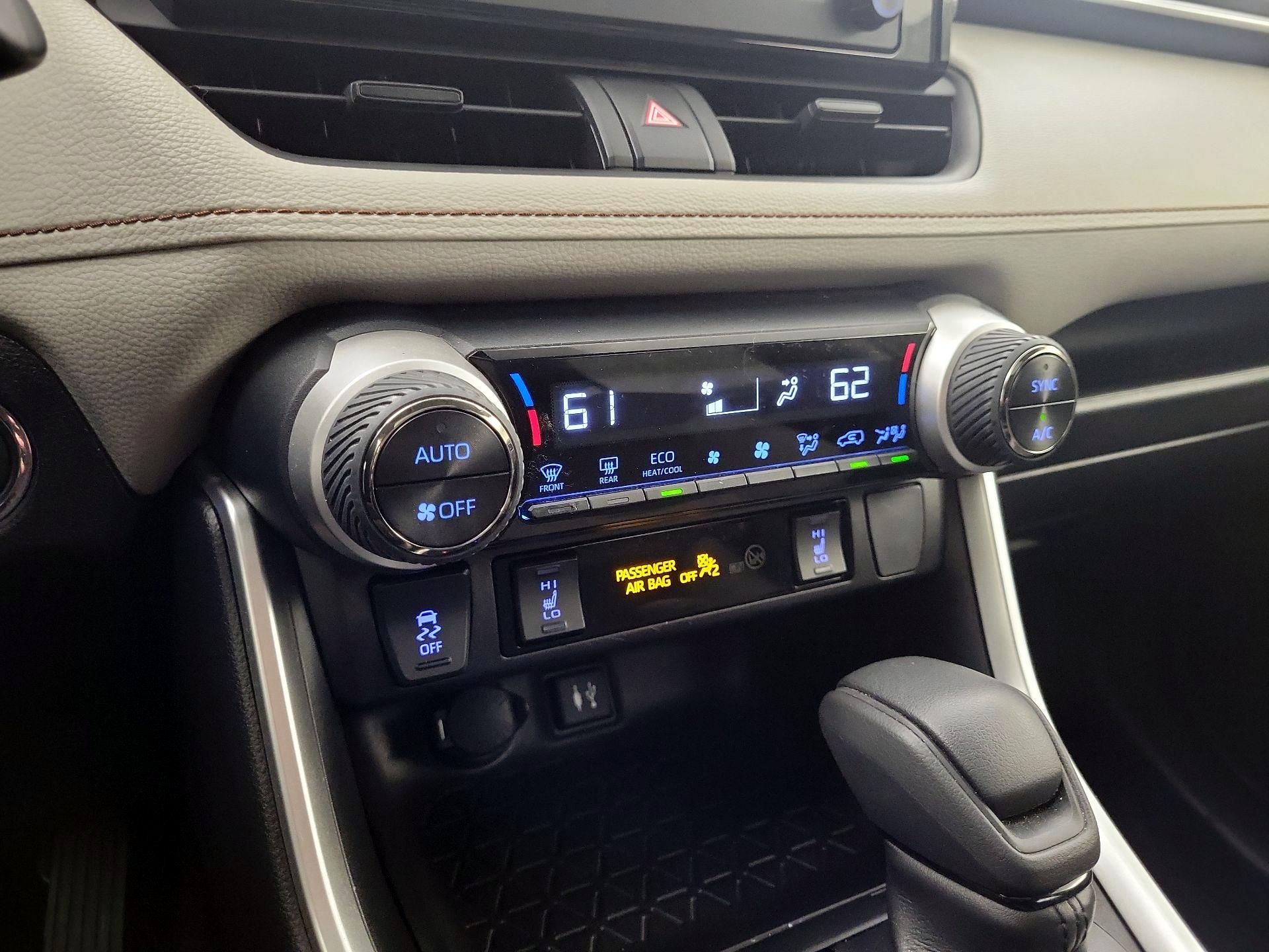 Thumbnail: 2019 Toyota RAV4 - 16