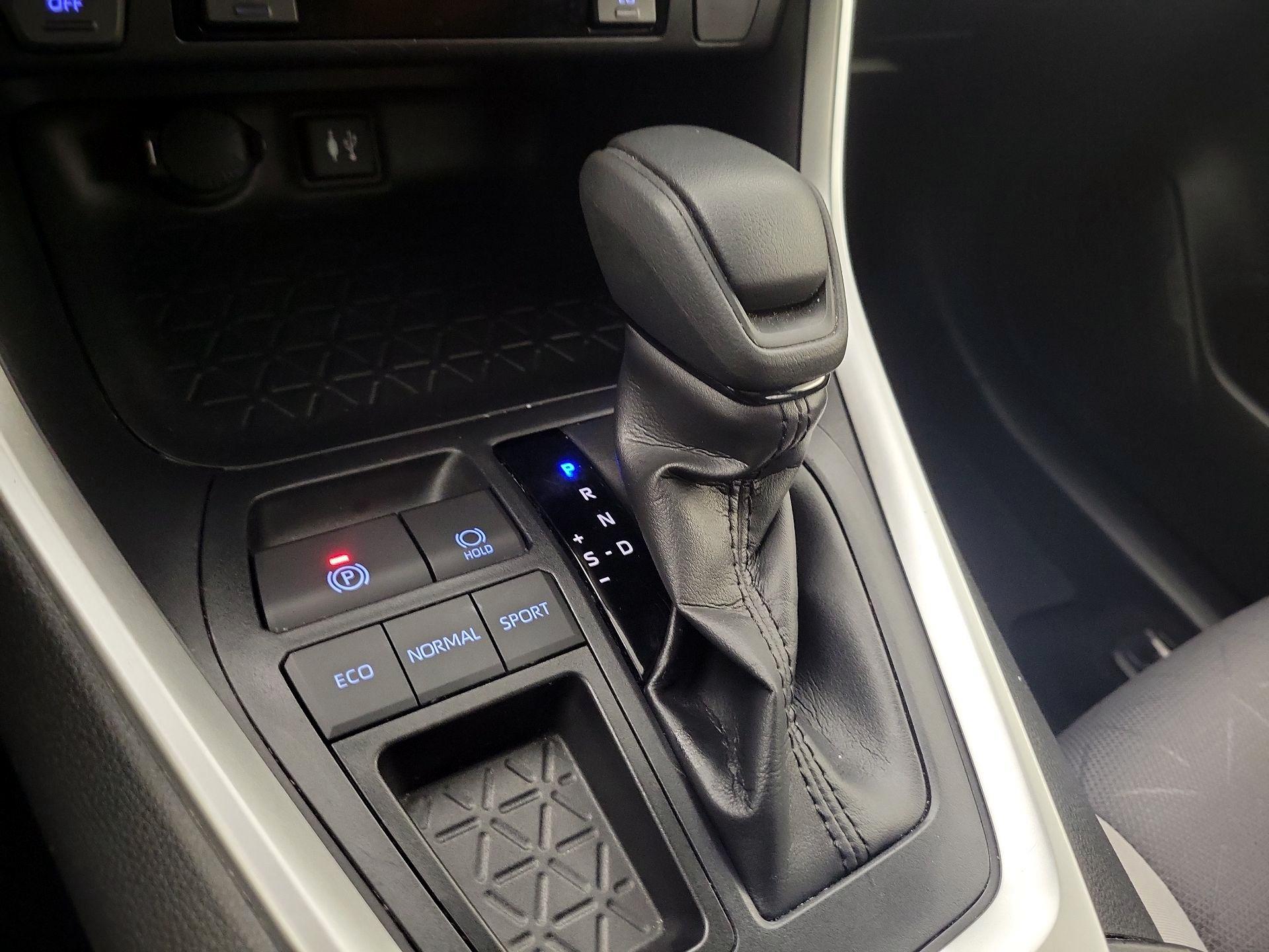 Thumbnail: 2019 Toyota RAV4 - 17