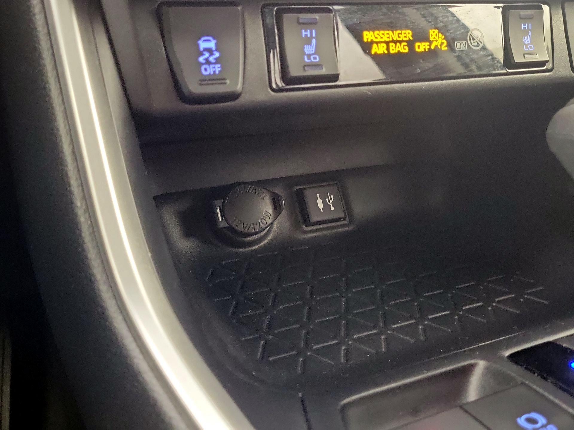 Thumbnail: 2019 Toyota RAV4 - 18