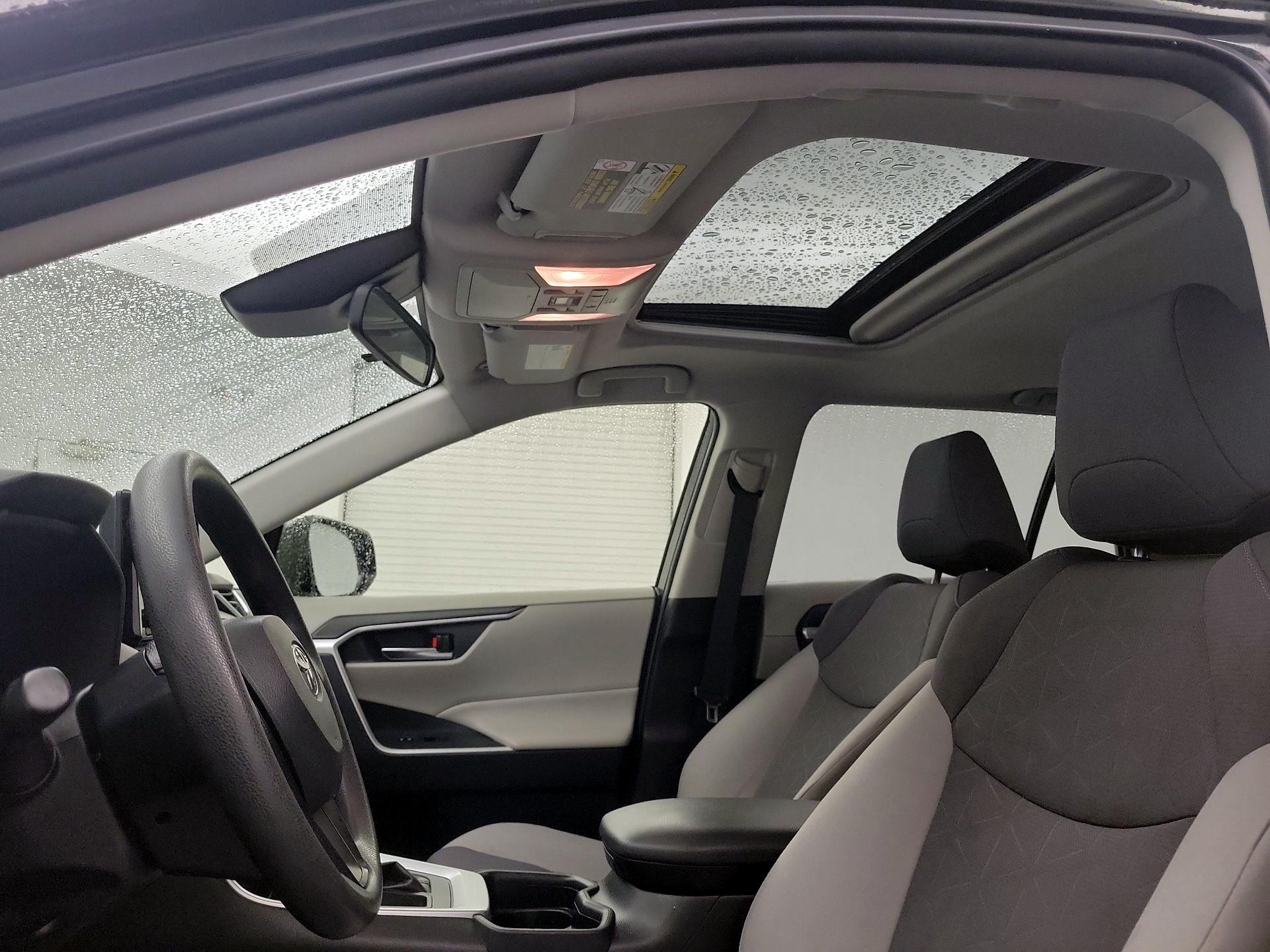 Thumbnail: 2019 Toyota RAV4 - 19