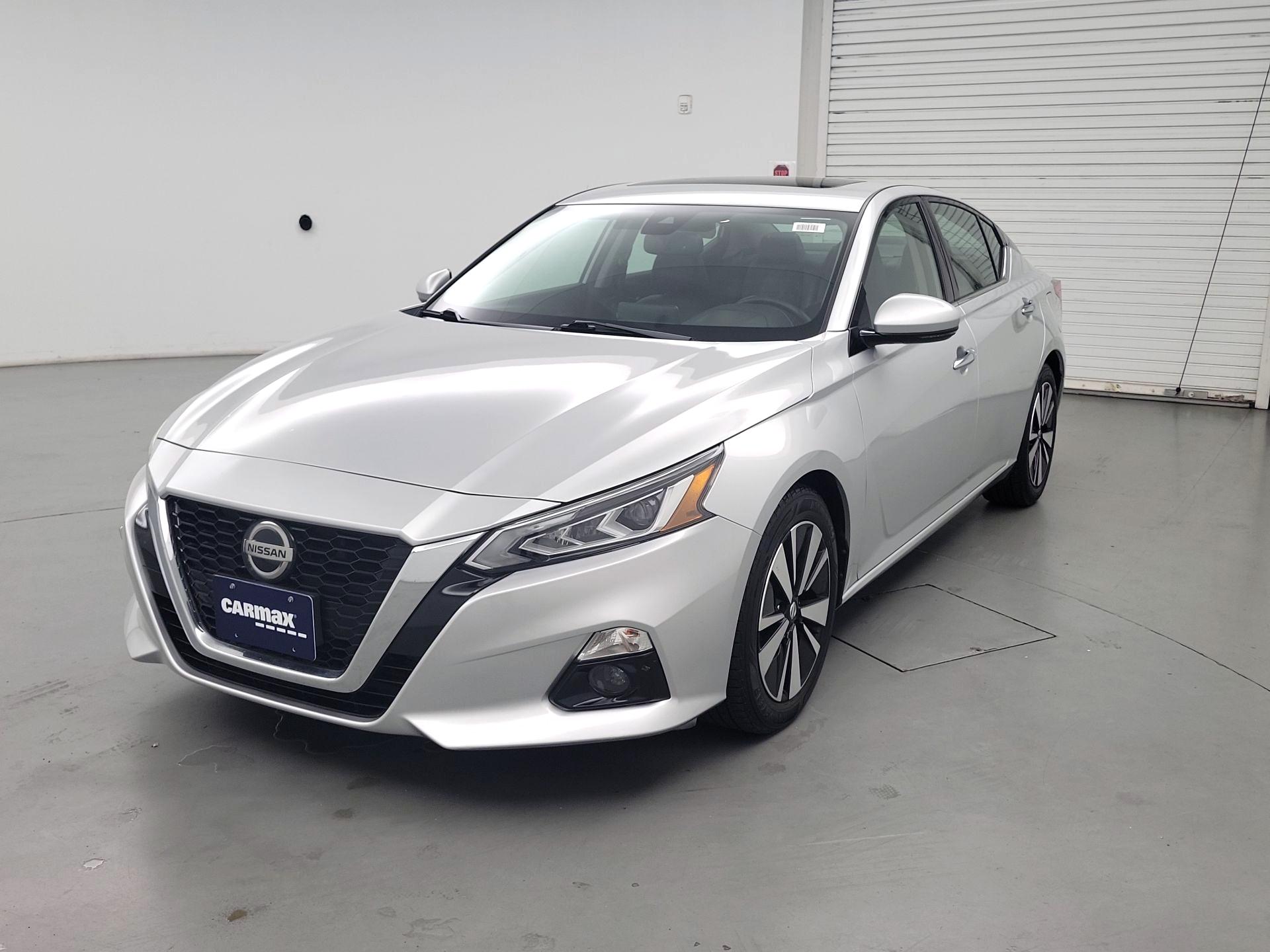 Thumbnail: 2019 Nissan Altima - 3