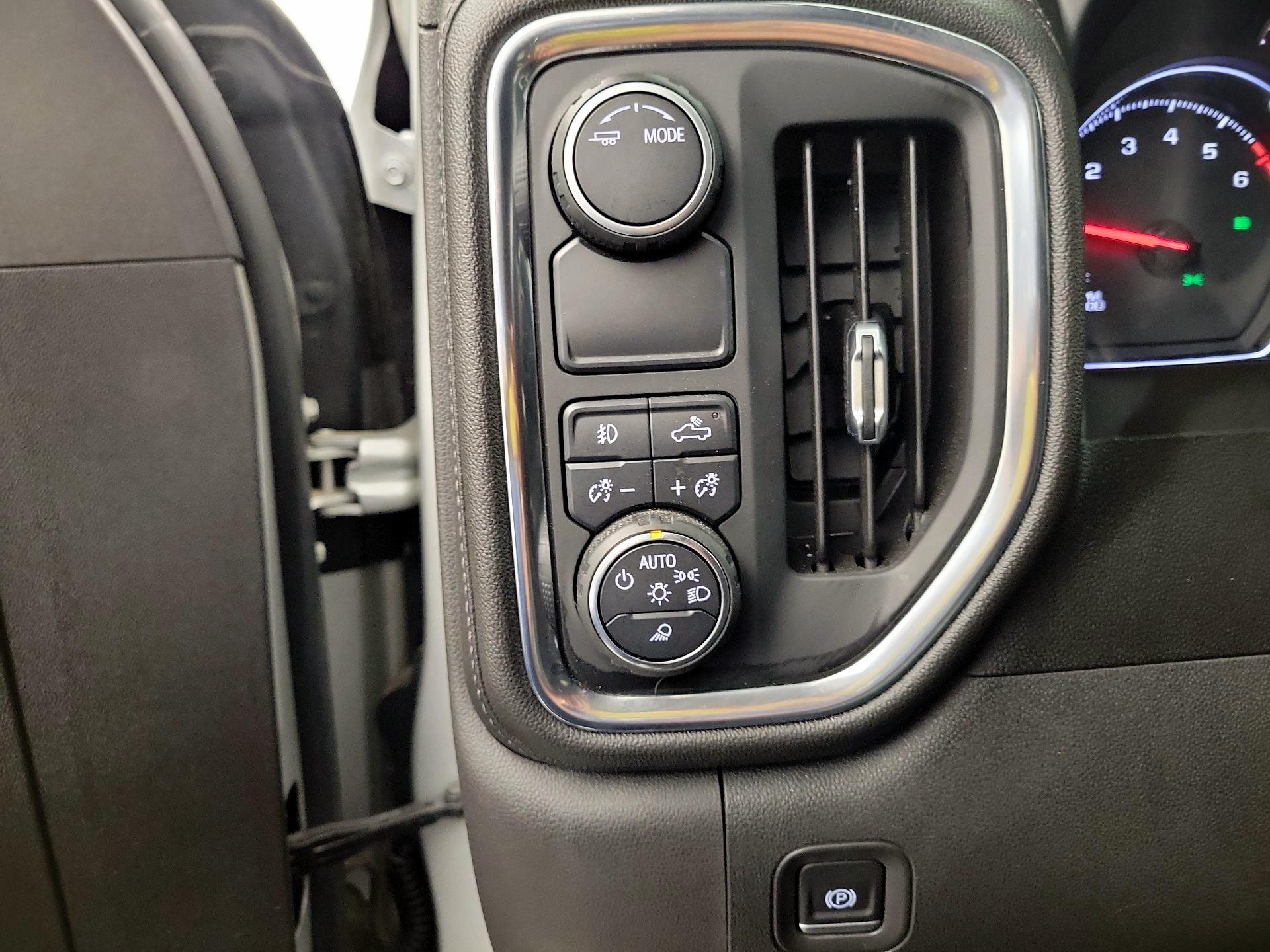 Thumbnail: 2020 Chevrolet Silverado 1500 - 11