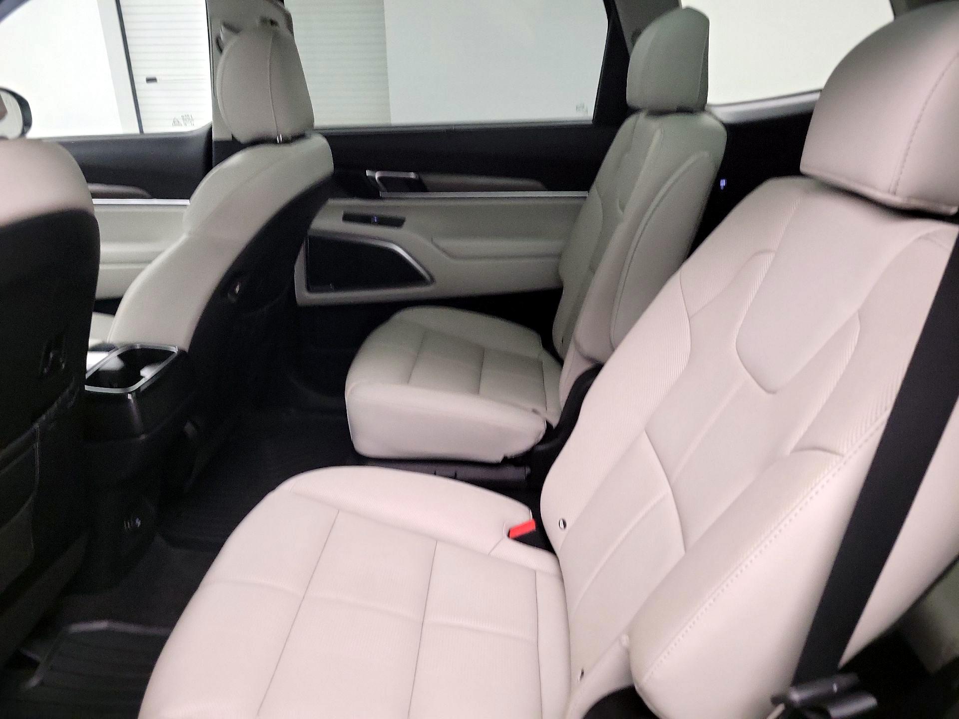 Thumbnail: 2021 Kia Telluride - 19