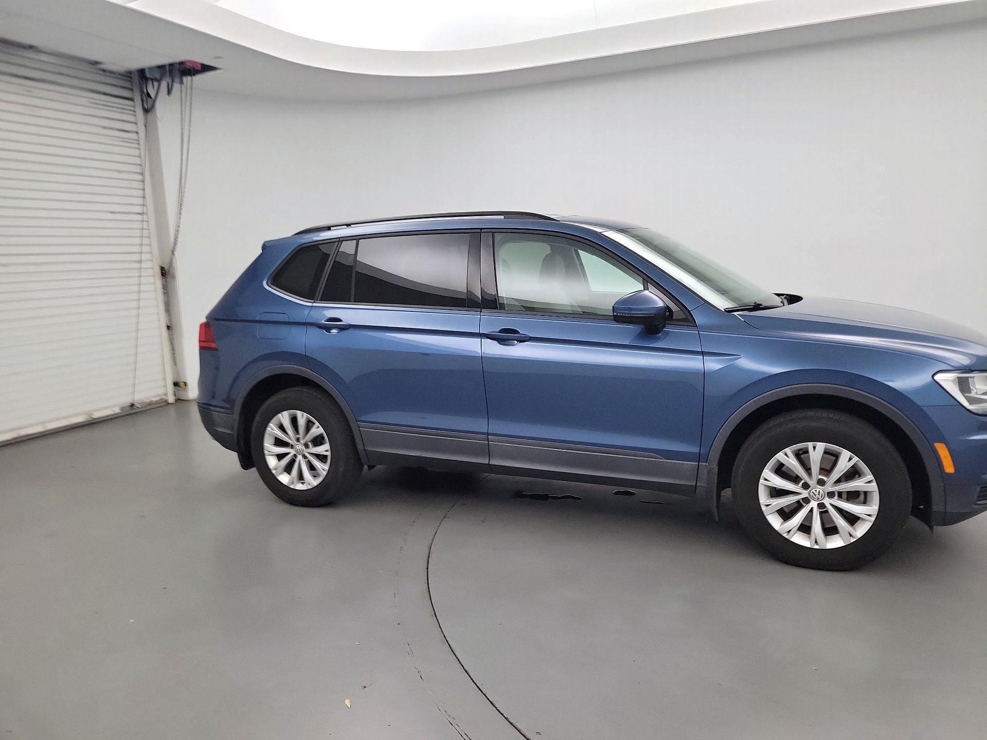 Thumbnail: 2020 Volkswagen Tiguan - 4