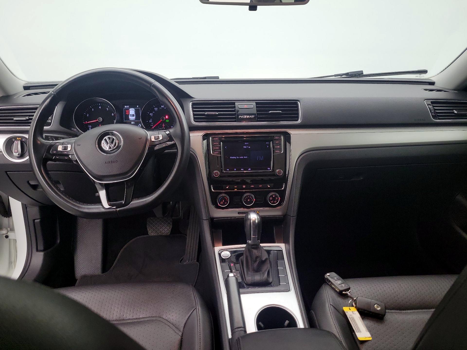 Thumbnail: 2019 Volkswagen Passat - 9