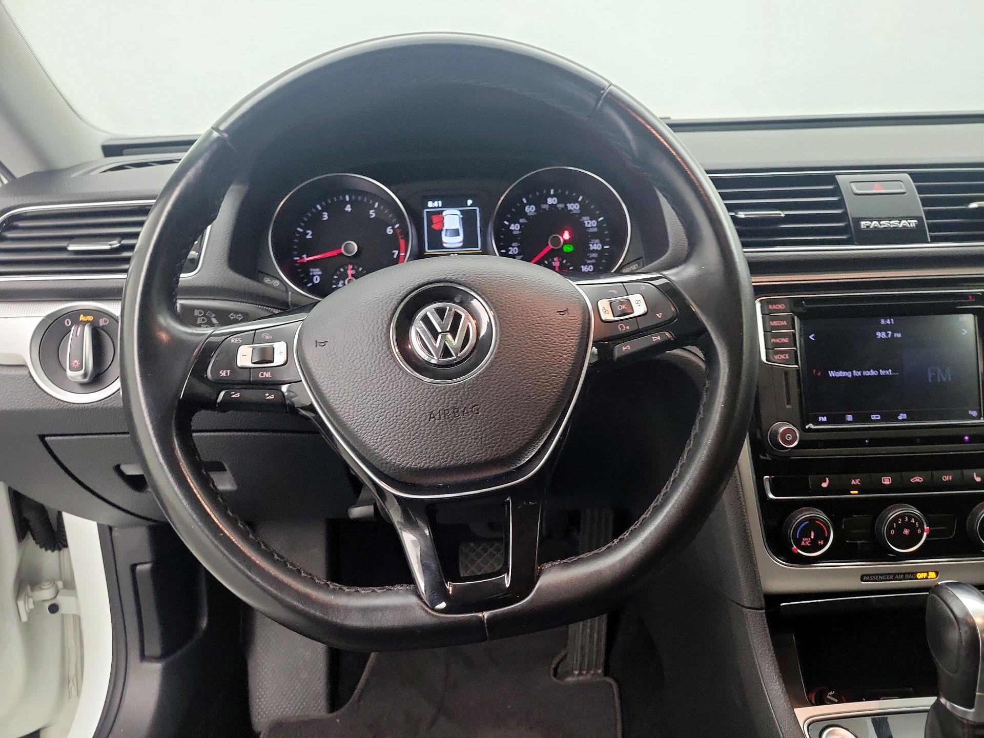 Thumbnail: 2019 Volkswagen Passat - 10