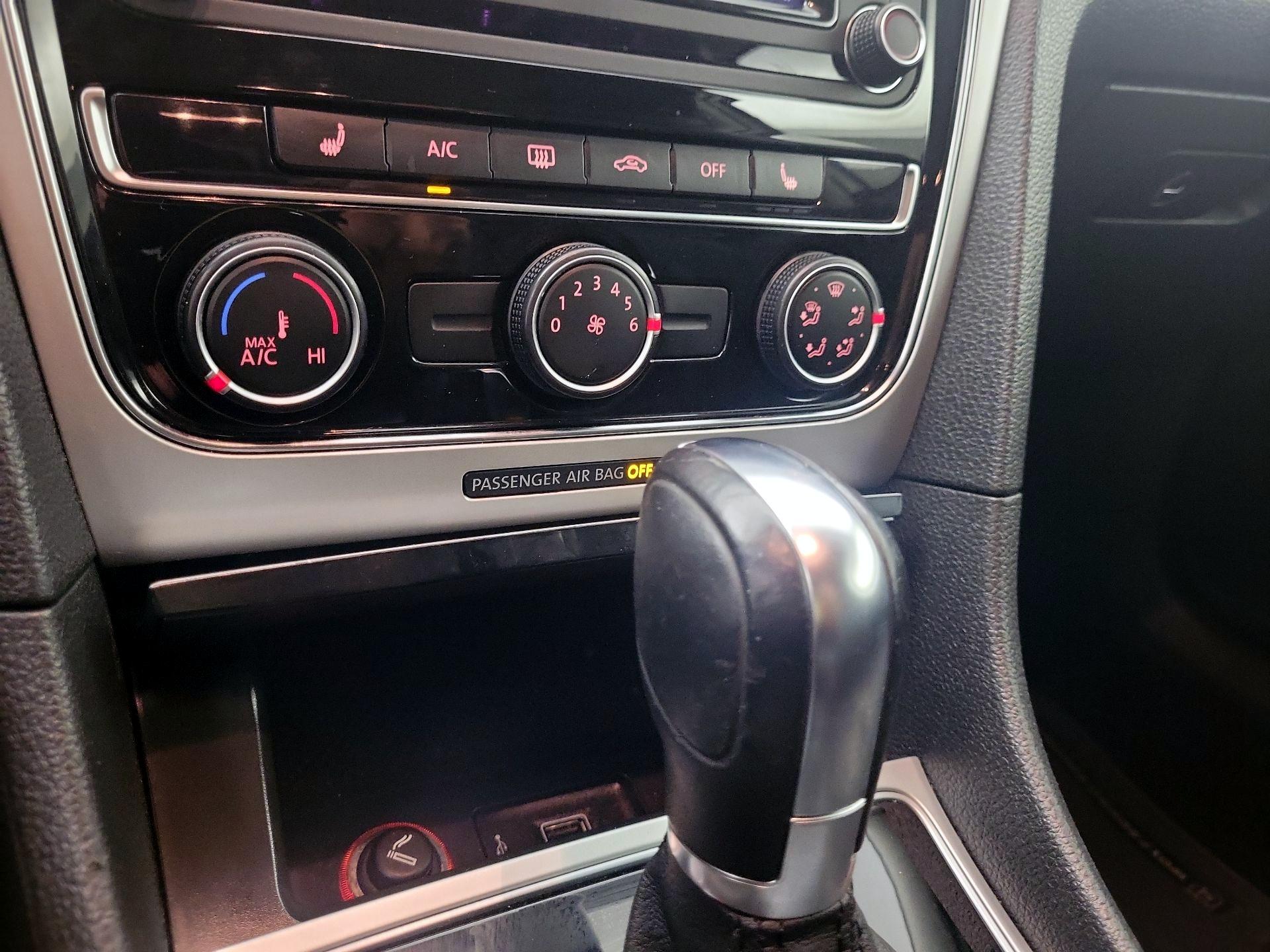 Thumbnail: 2019 Volkswagen Passat - 16