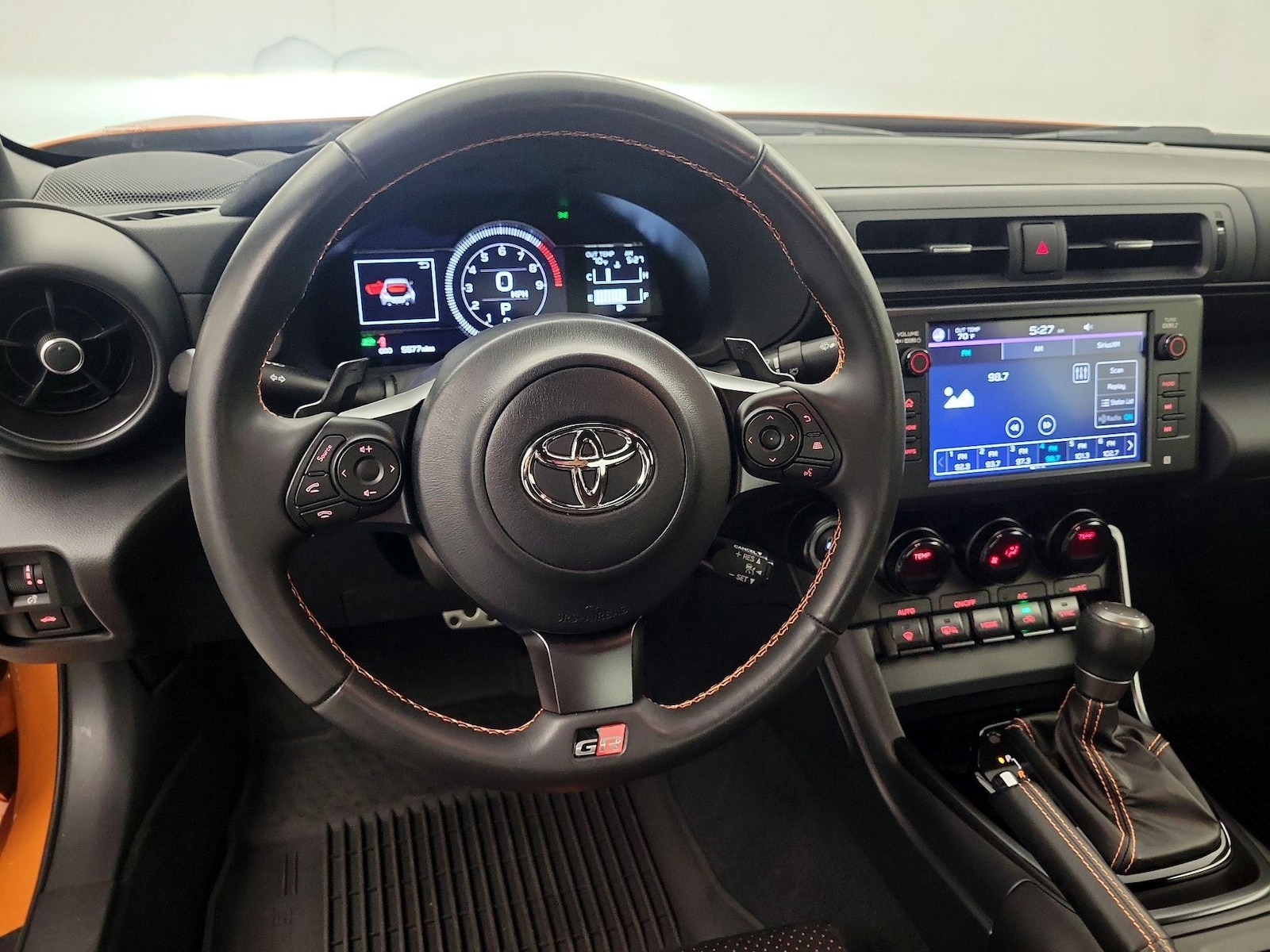 2023 Toyota GR86 10th Anniversary Edition - Photo 9