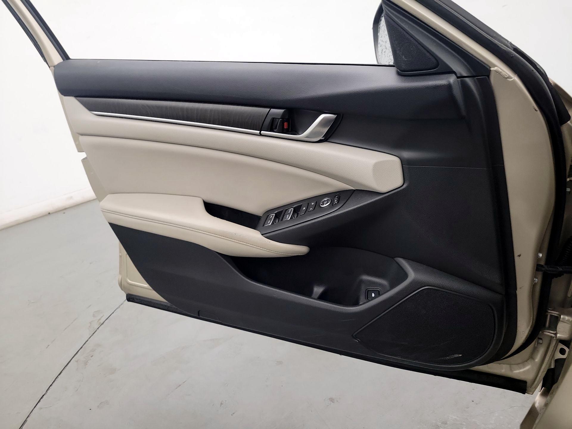 Thumbnail: 2018 Honda Accord - 10