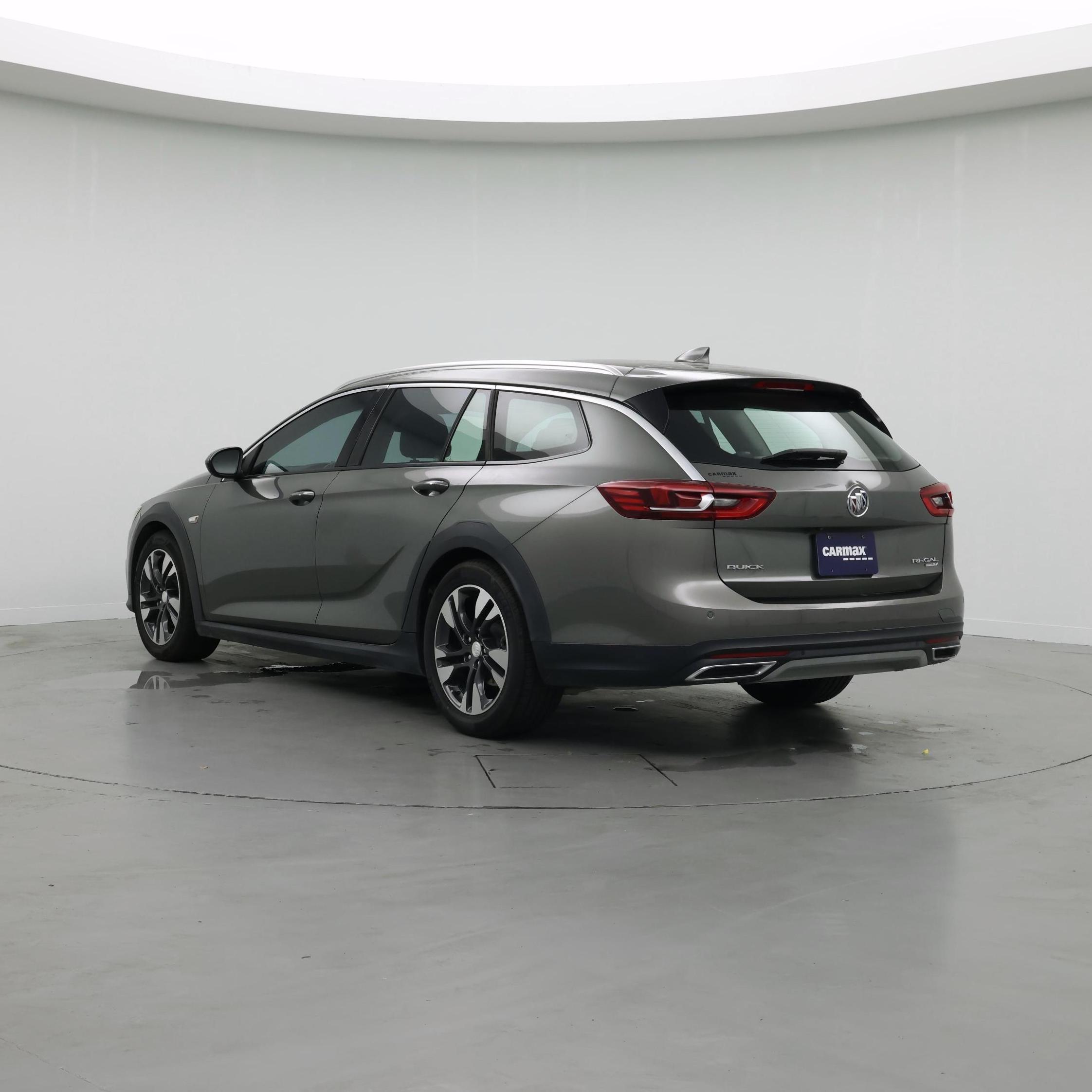 Thumbnail: 2018 Buick Regal - 2