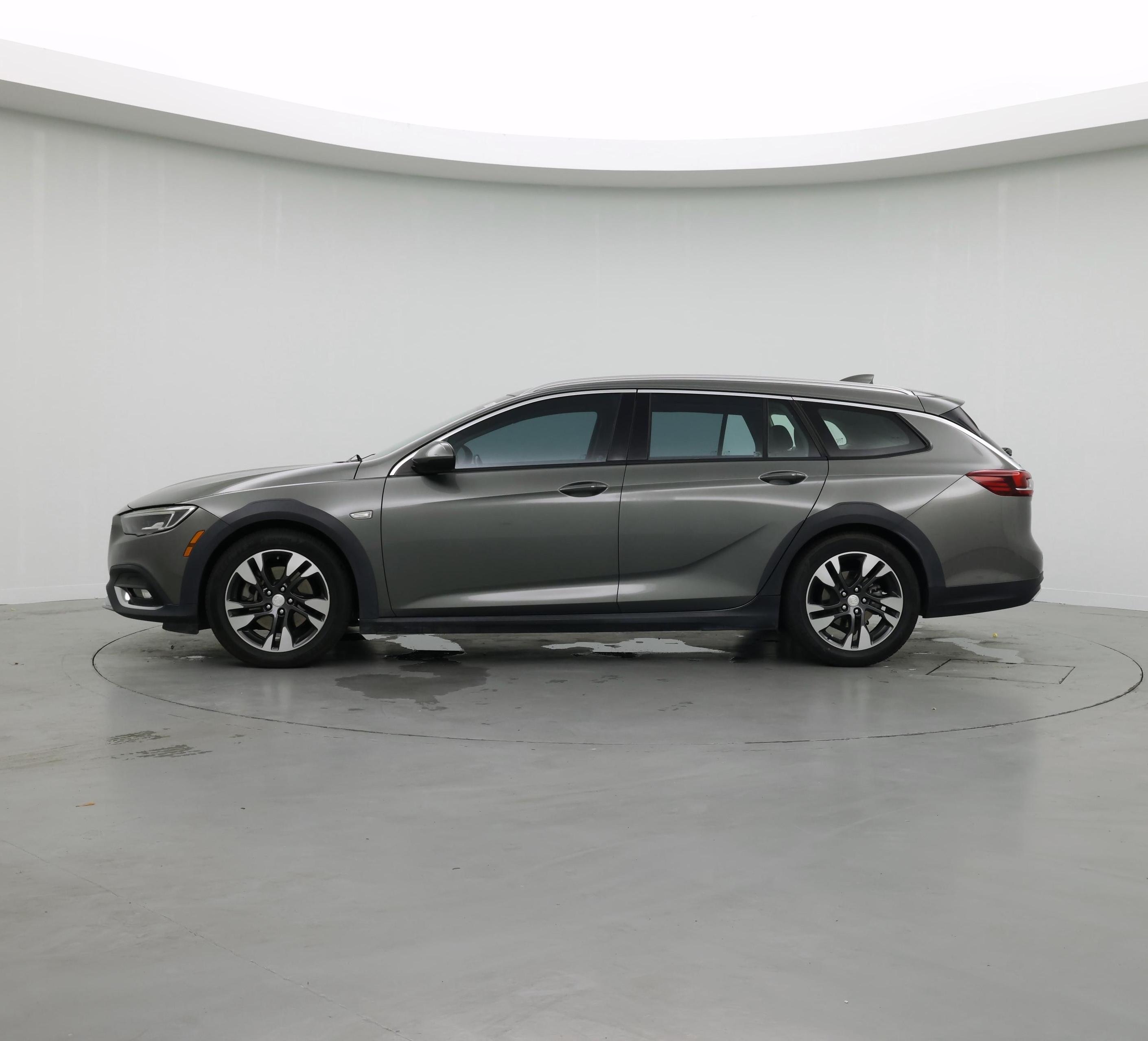 Thumbnail: 2018 Buick Regal - 3