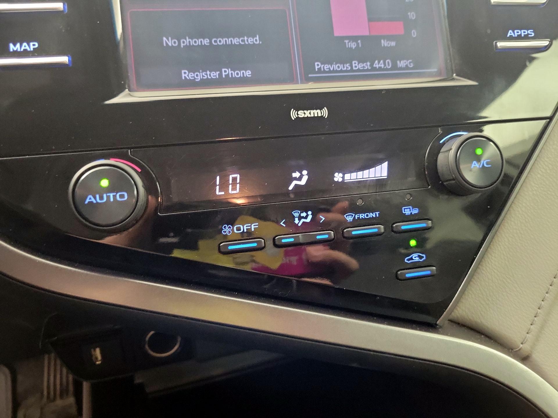 Thumbnail: 2020 Toyota Camry - 14