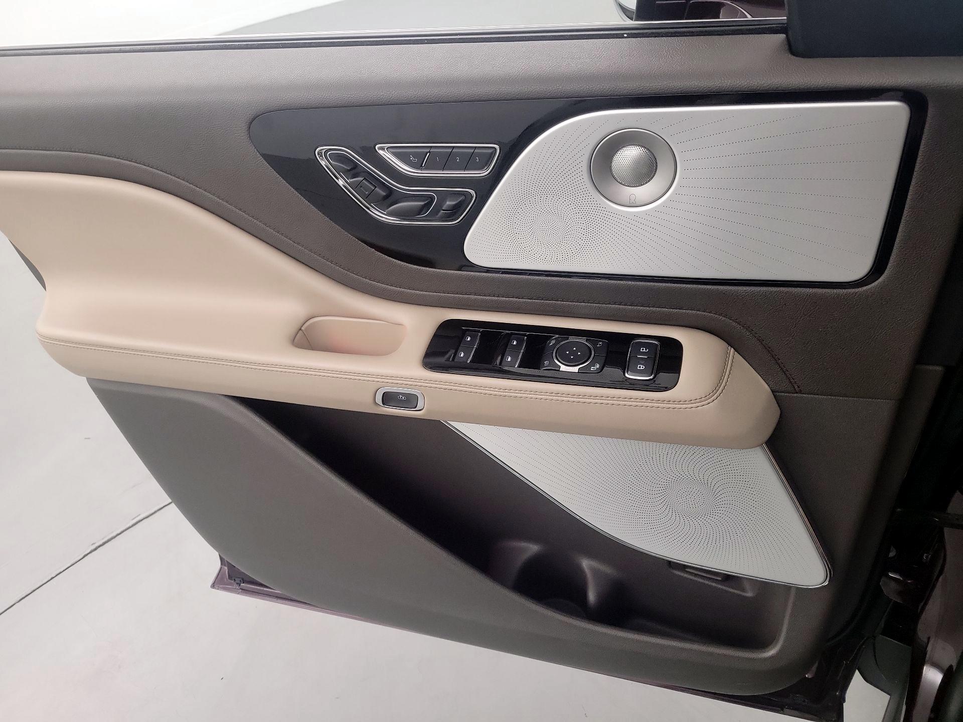 Thumbnail: 2023 Lincoln Aviator - 12