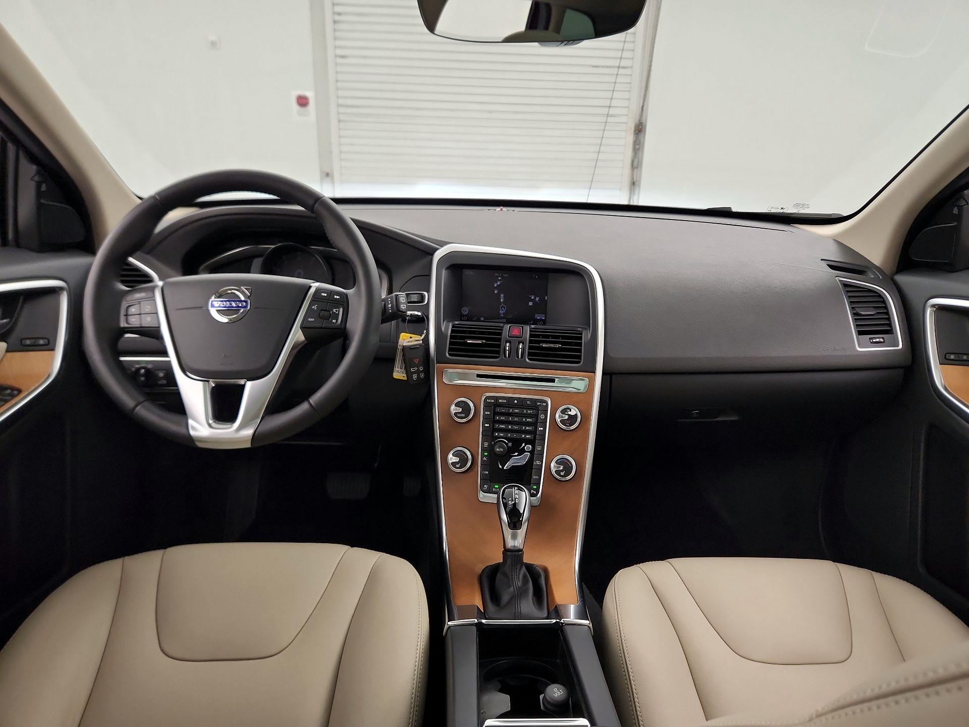 Thumbnail: 2017 Volvo XC60 - 9