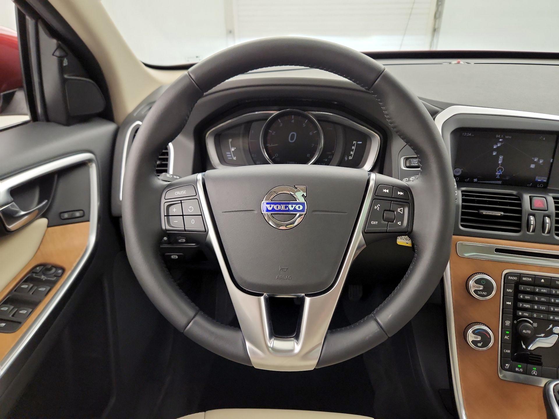 Thumbnail: 2017 Volvo XC60 - 10