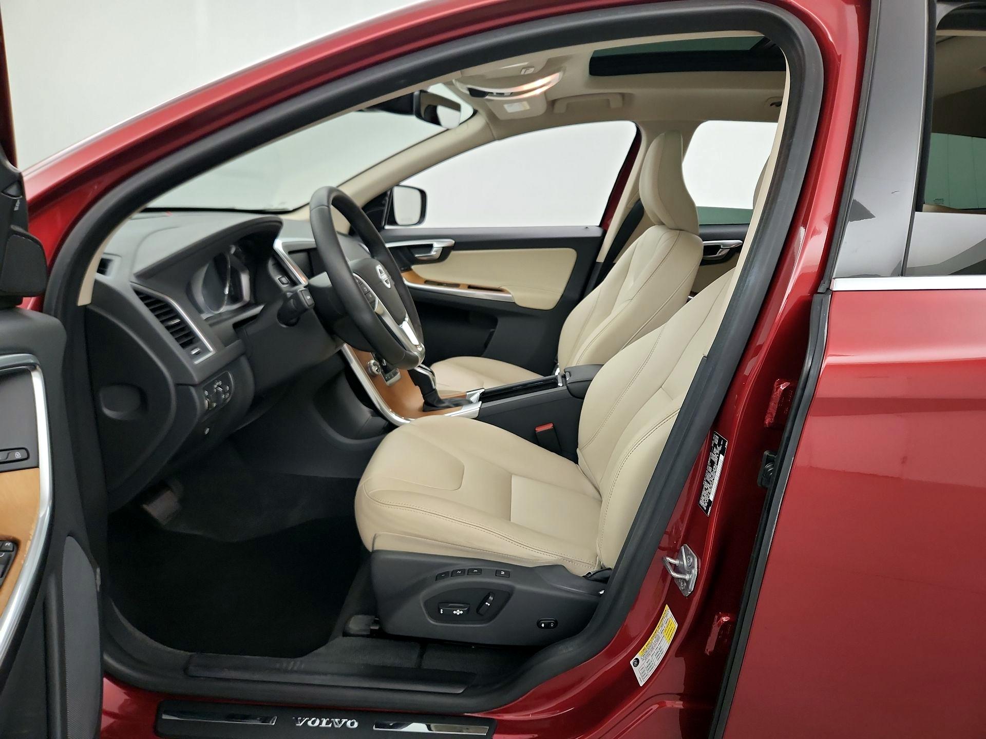 Thumbnail: 2017 Volvo XC60 - 11