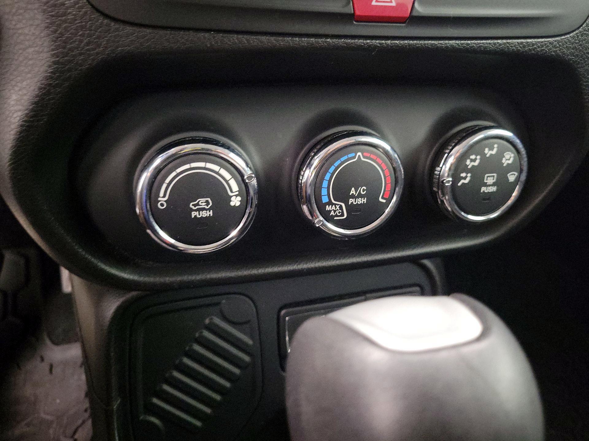 Thumbnail: 2017 Jeep Renegade - 15