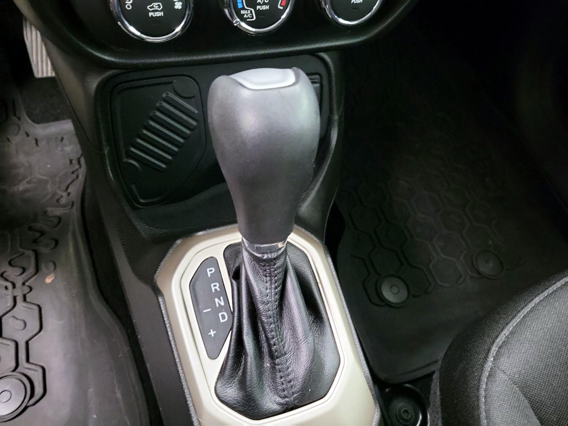 Thumbnail: 2017 Jeep Renegade - 16