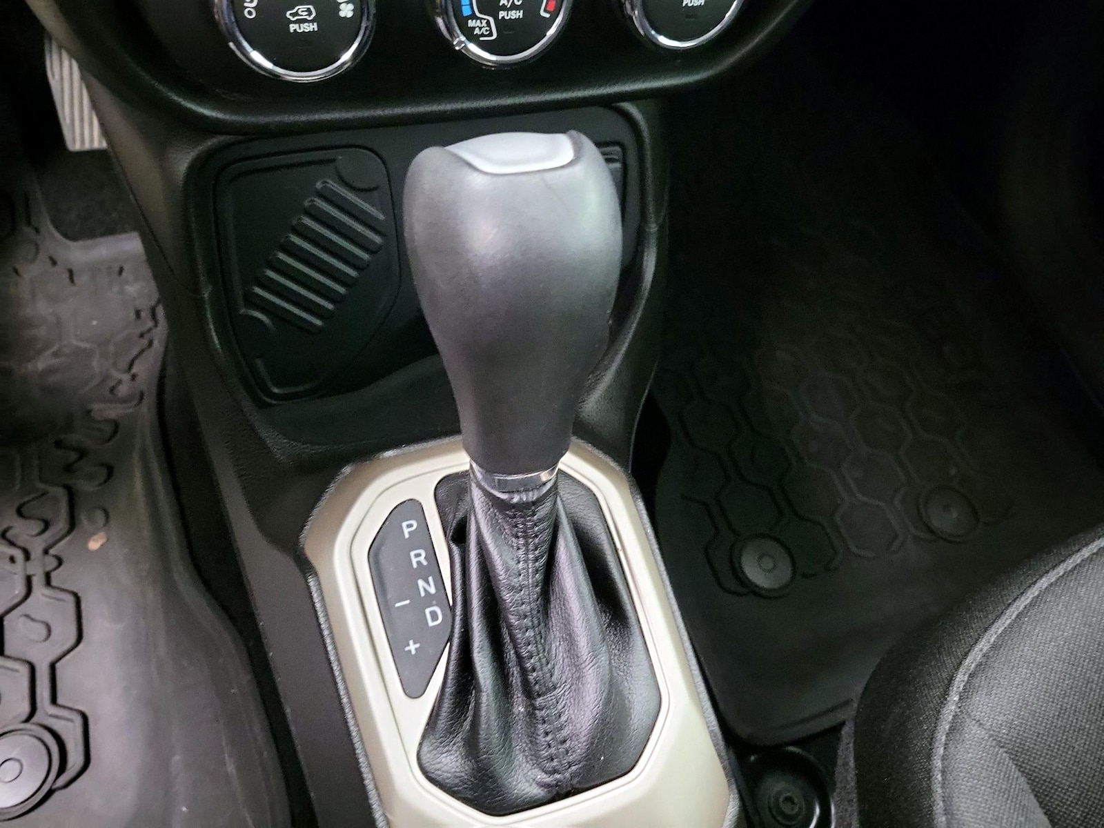 2017 Jeep Renegade Sport - Photo 17
