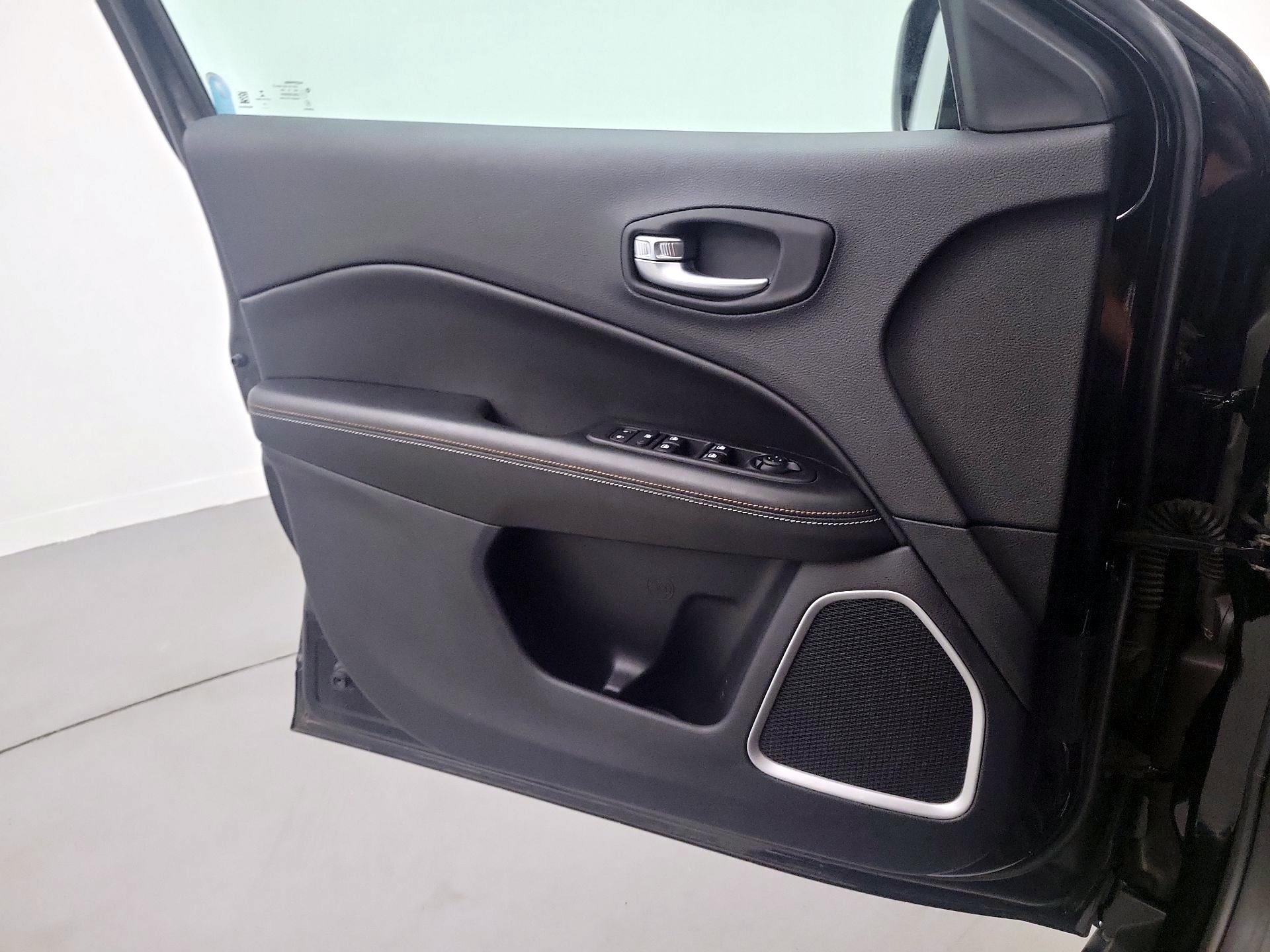 Thumbnail: 2021 Jeep Compass - 12